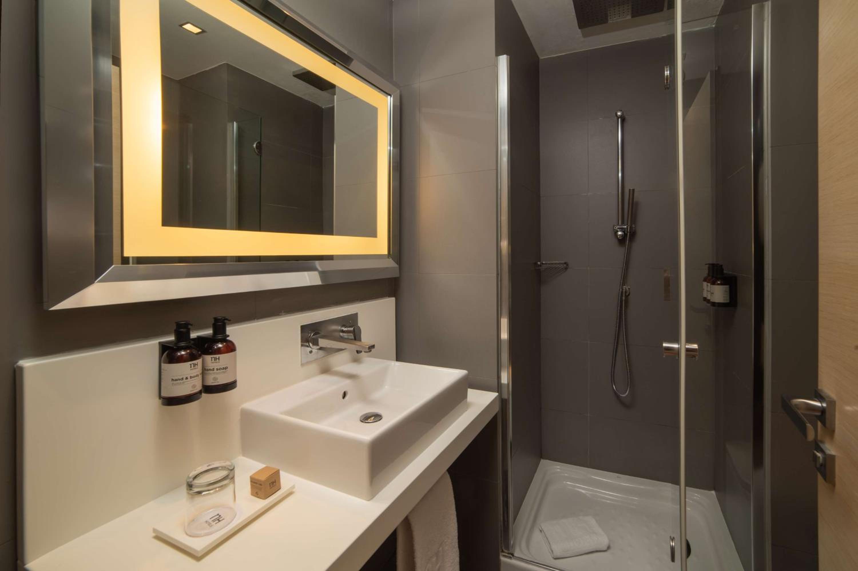 Superior Double Or Twin Room Free Parking - Photo 2
