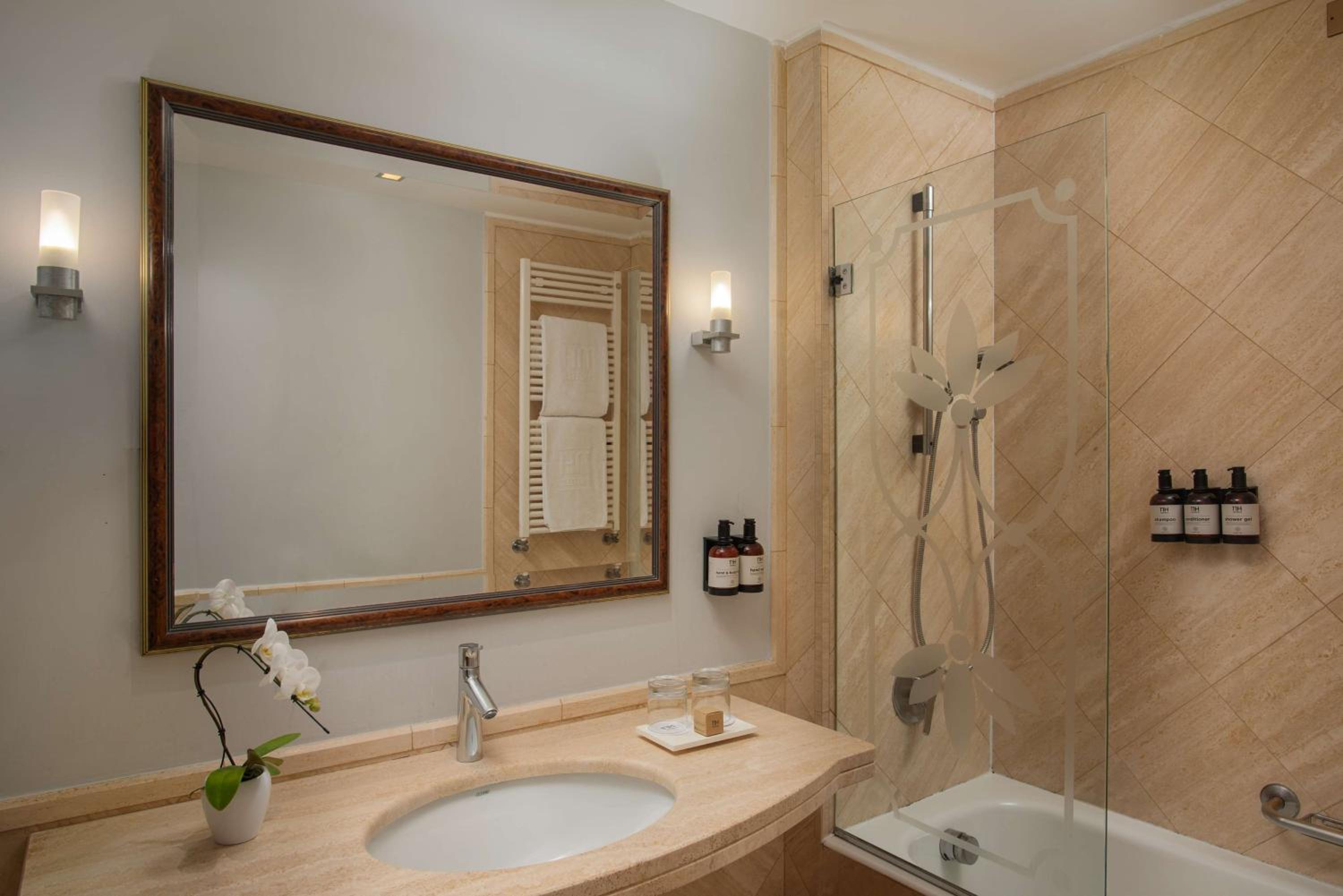 Standard Double Or Twin Room Free Parking - Photo 6