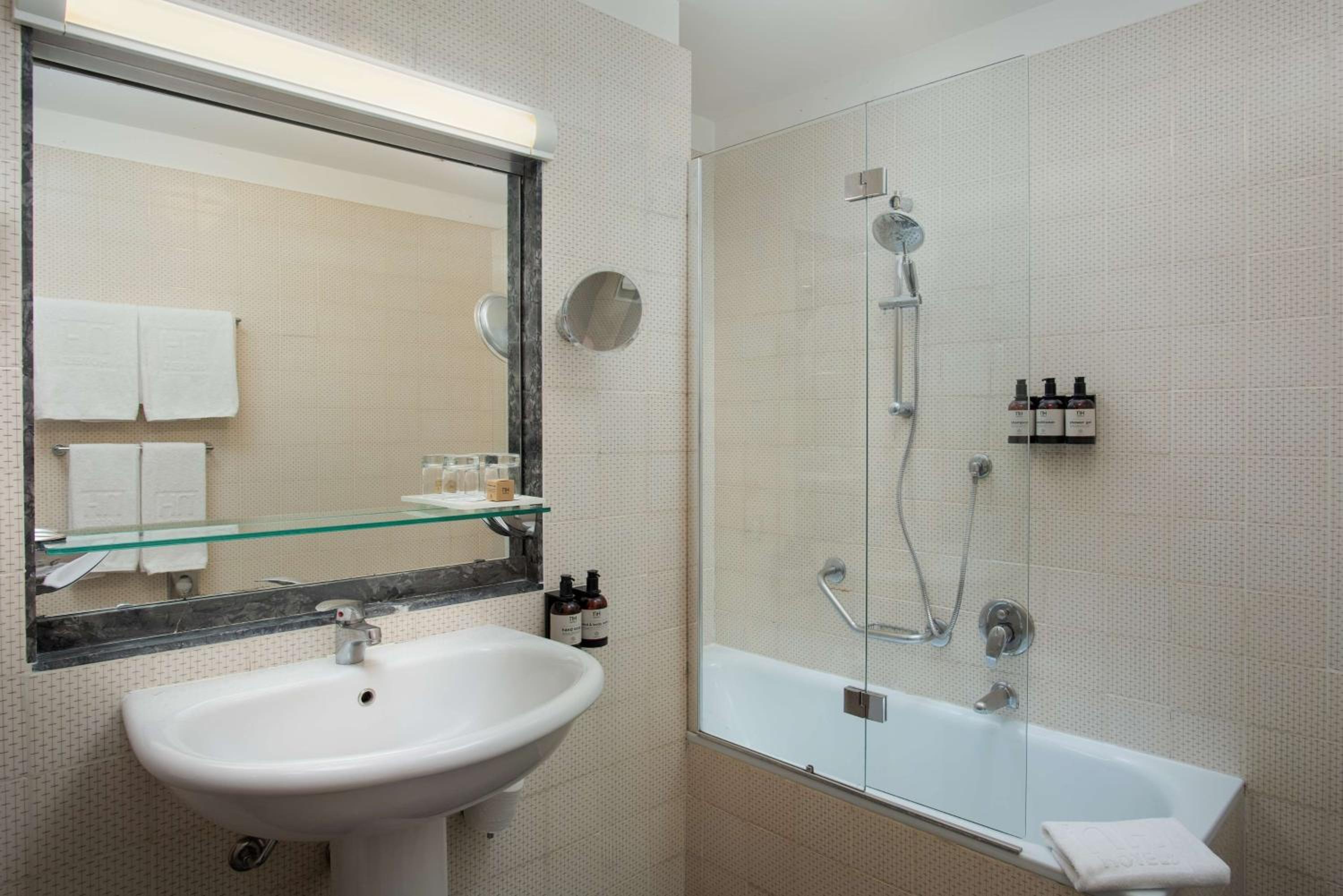 Standard Double Or Twin Room Free Parking - Photo 3