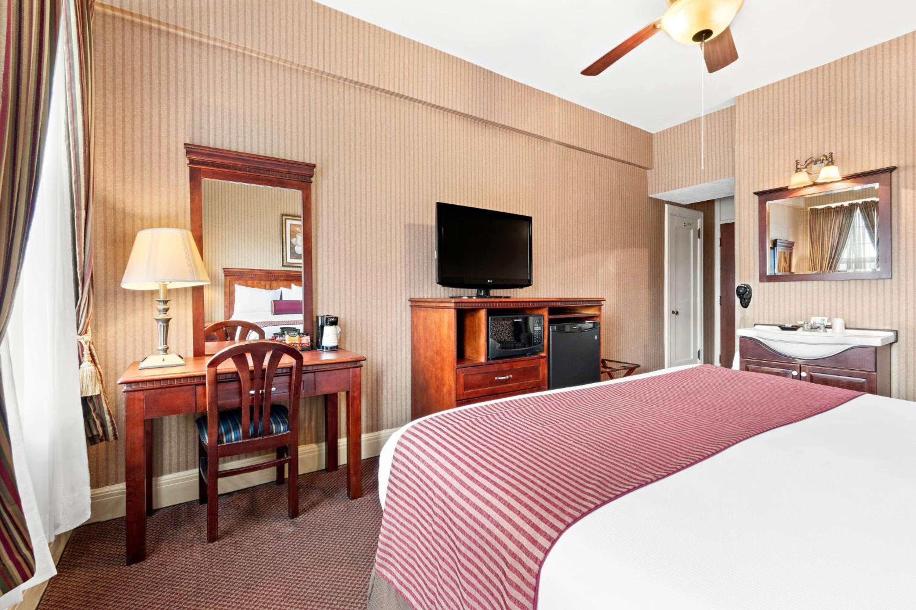 King Suite with Sofa Bed - Non-Smoking