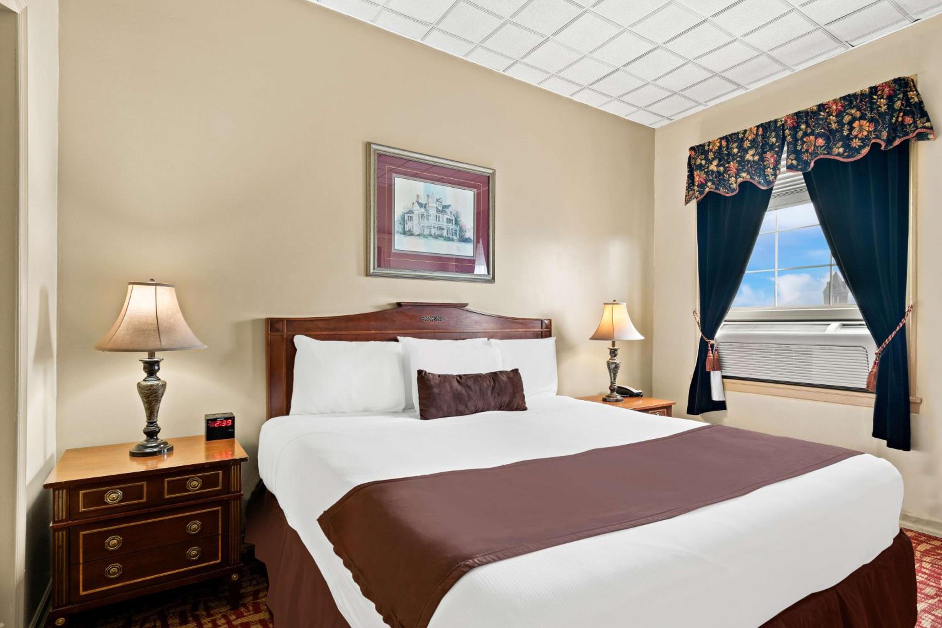 Room with One King and One Double Bed - Non-Smoking