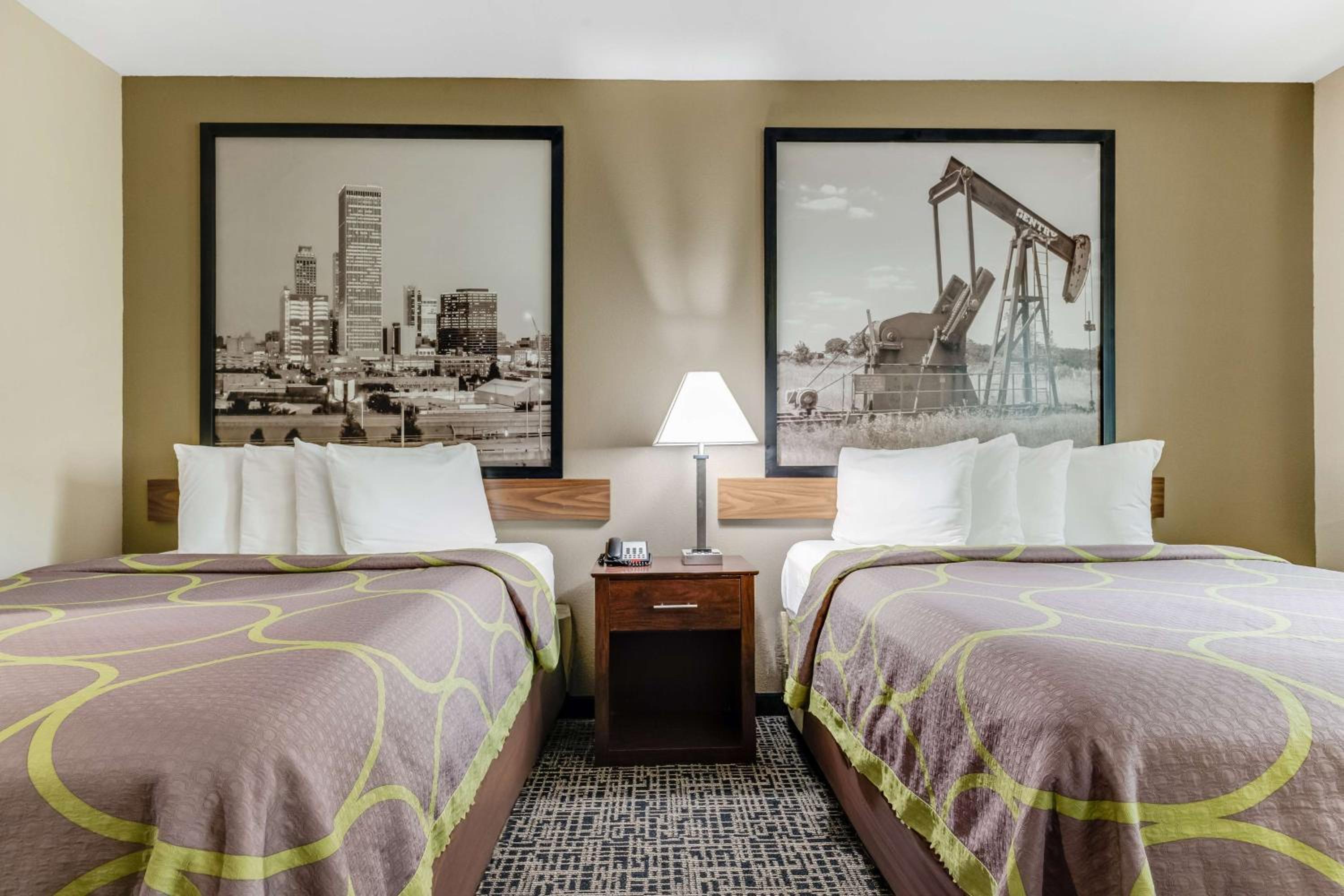 Queen Room with Two Queen Beds and Roll-In Shower - Disability Access/Non-Smoking photo 3