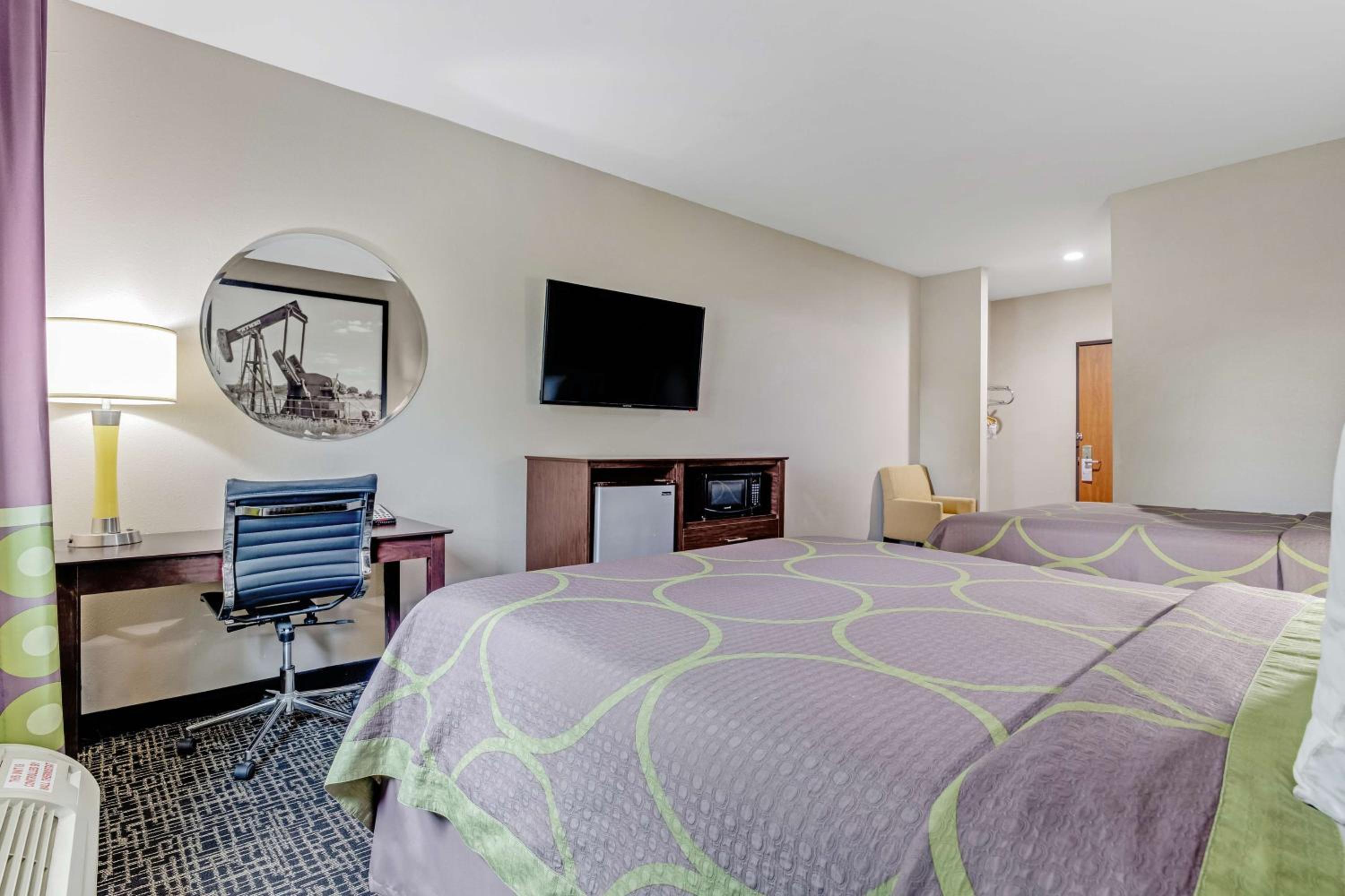 Queen Room with Two Queen Beds and Roll-In Shower - Disability Access/Non-Smoking photo 2