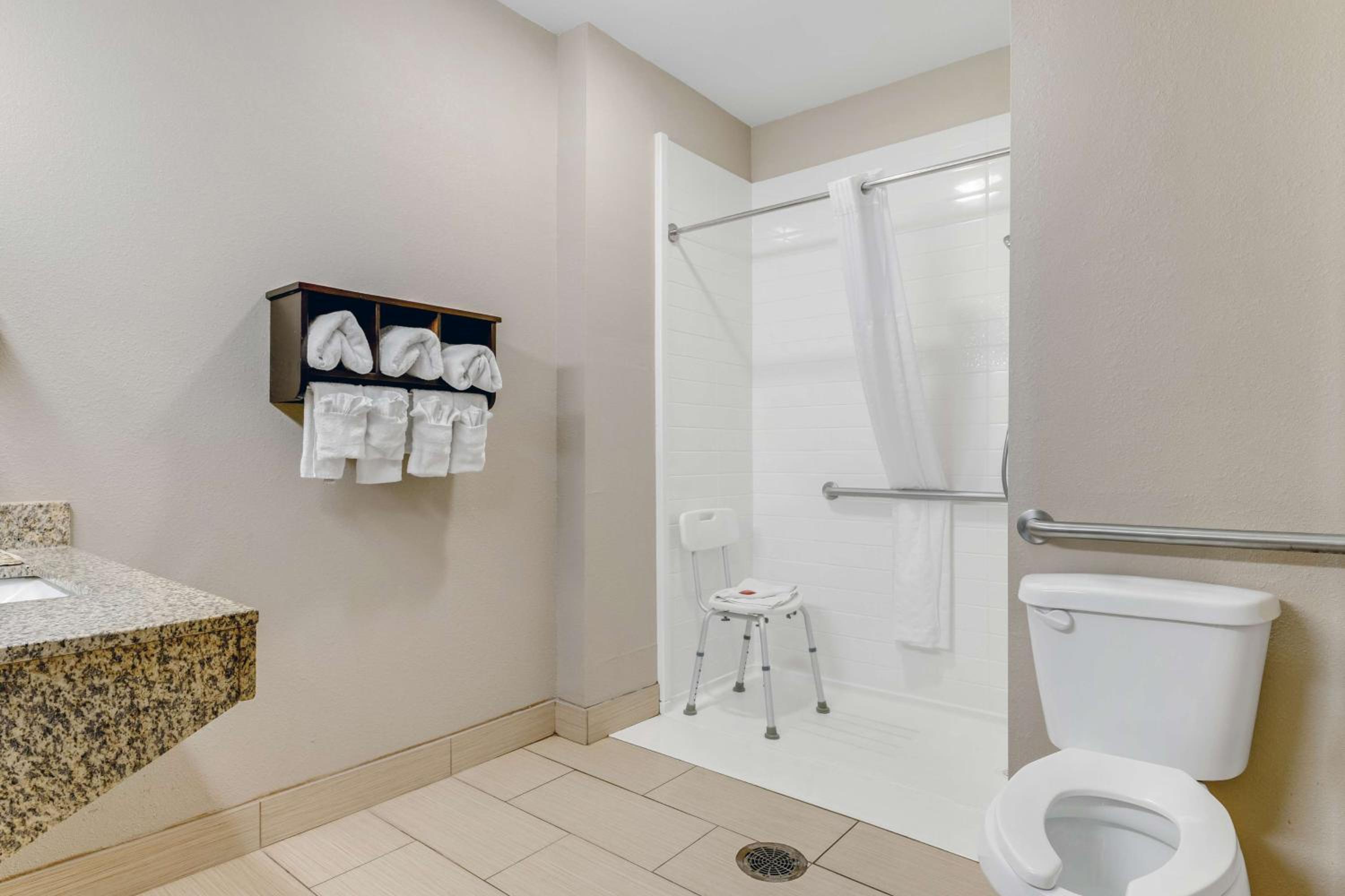 King Room with Roll-in Shower - Disability Access/Non-Smoking photo 2