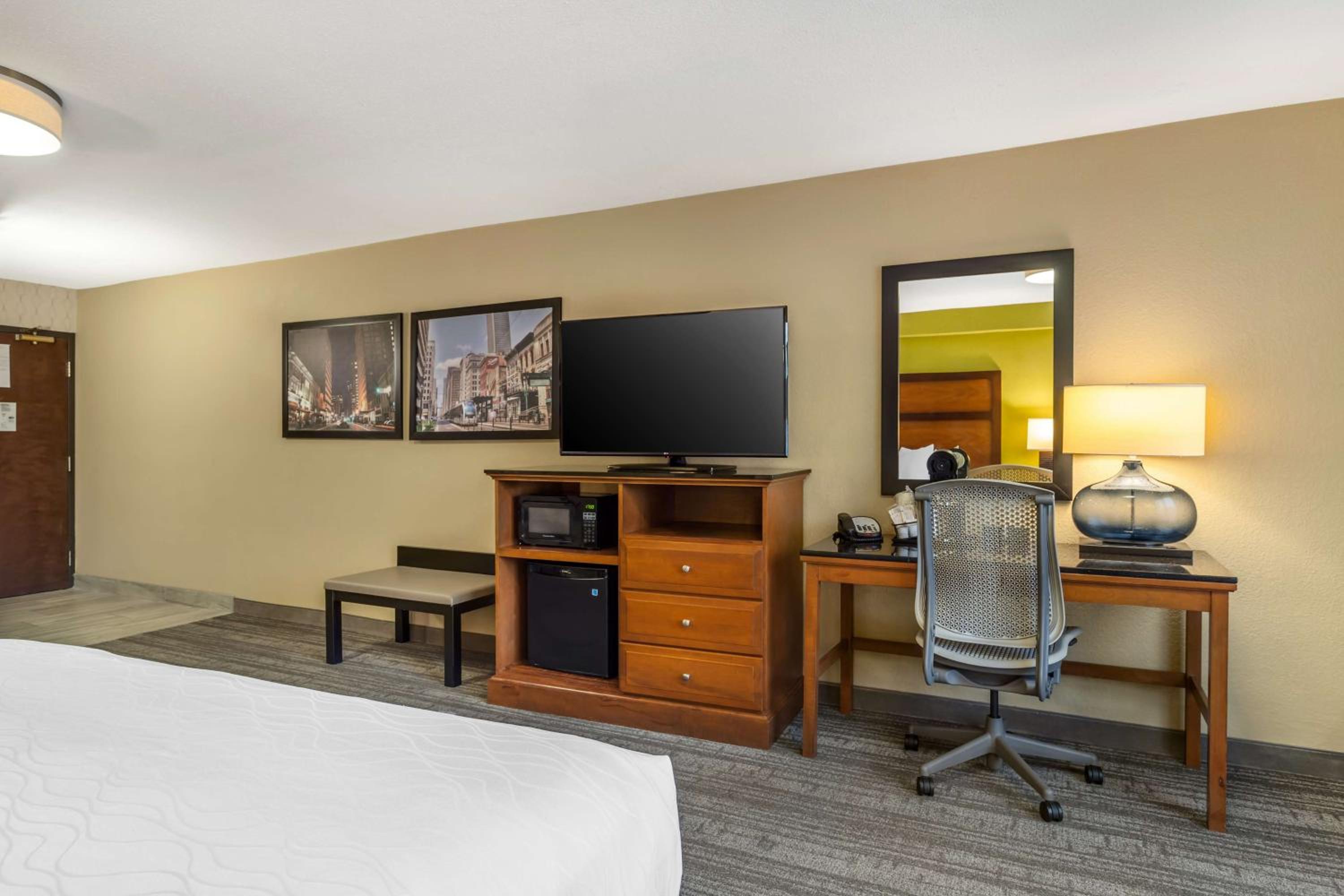 King Room with Sofa Bed - Photo 1