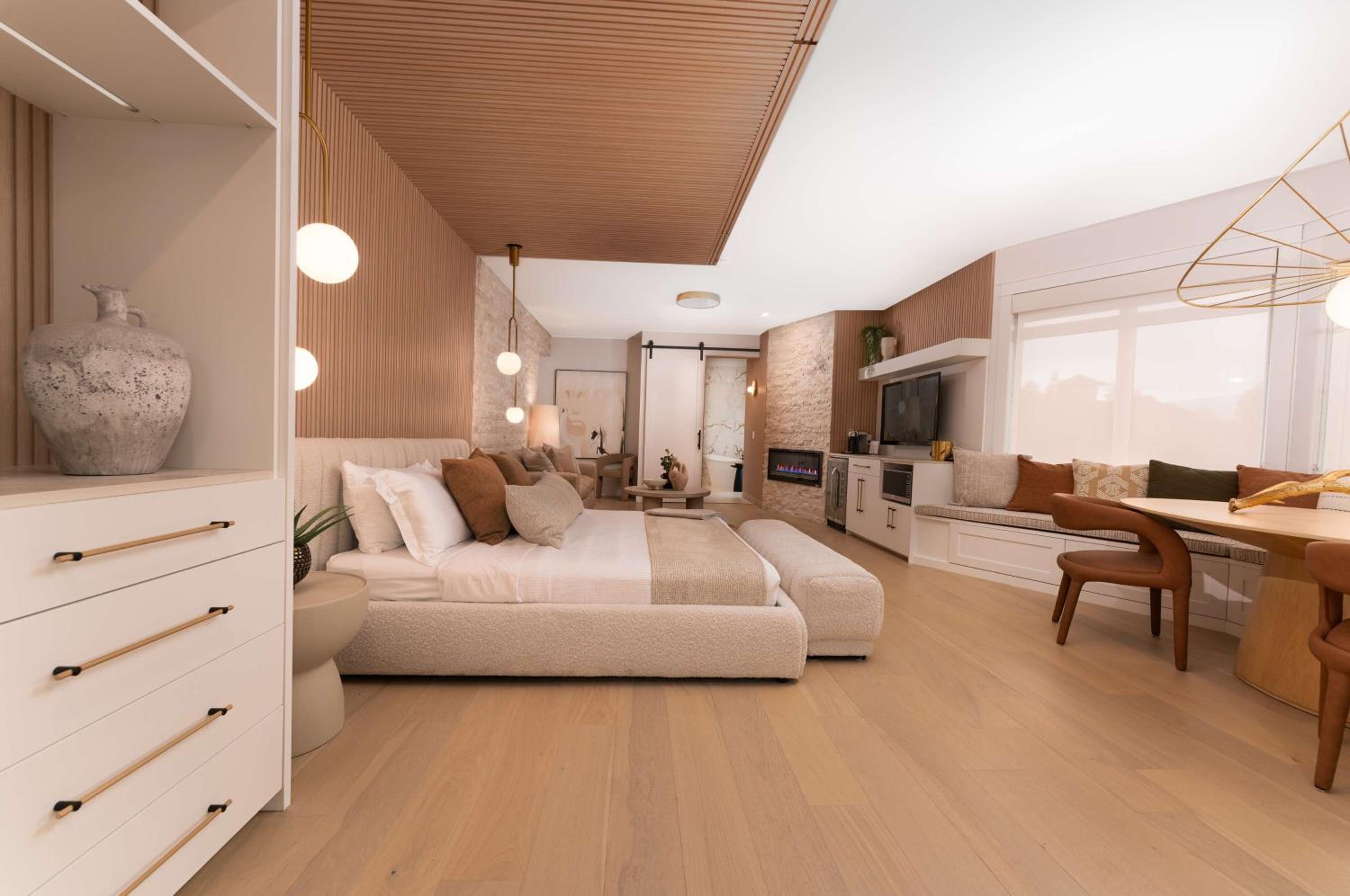 Superior King Suite with Balcony and Fireplace - Non-Smoking - Photo 1
