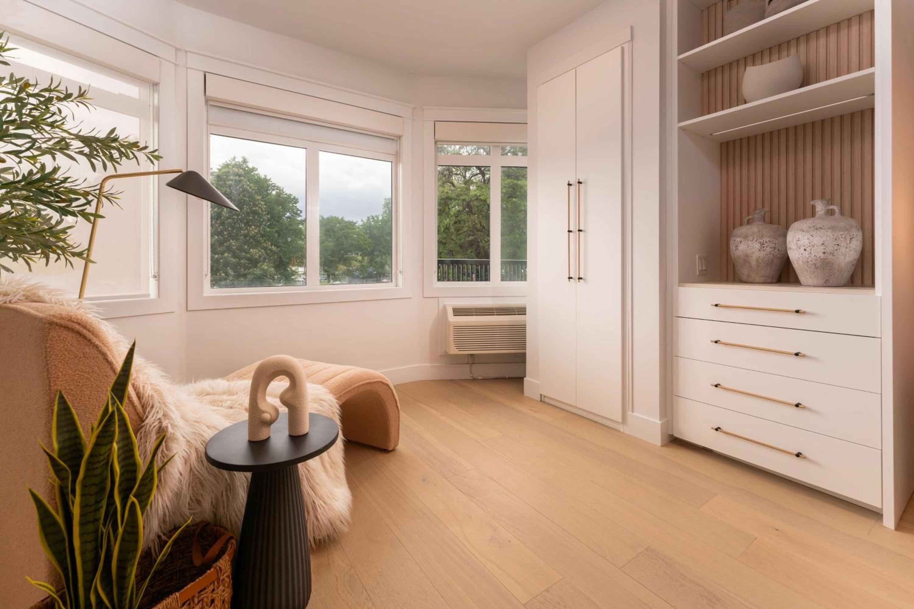 Superior King Suite with Balcony and Fireplace - Non-Smoking - Photo 6