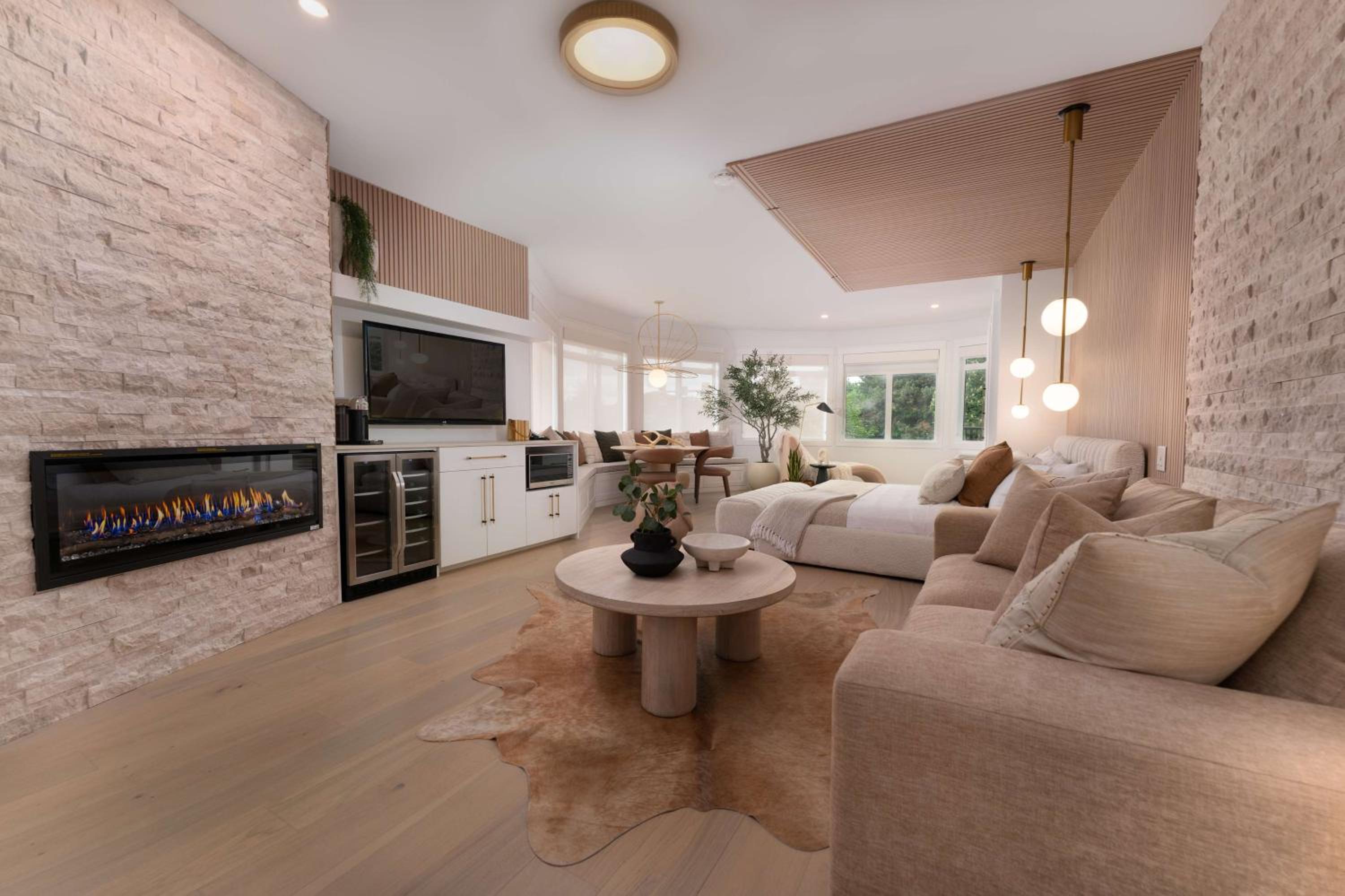 Superior King Suite with Balcony and Fireplace - Non-Smoking - Photo 2