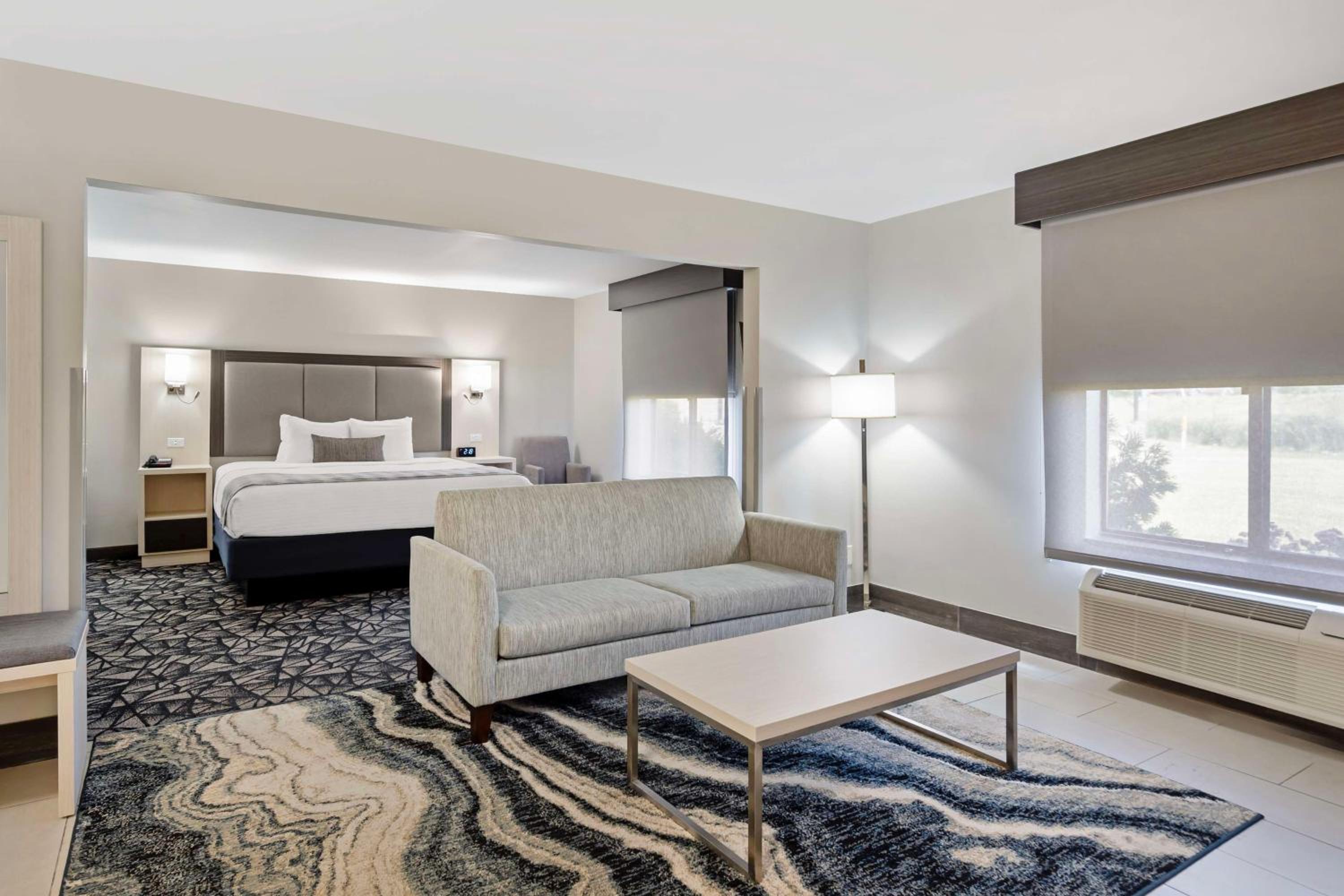 King Suite - Non Smoking - Photo 1