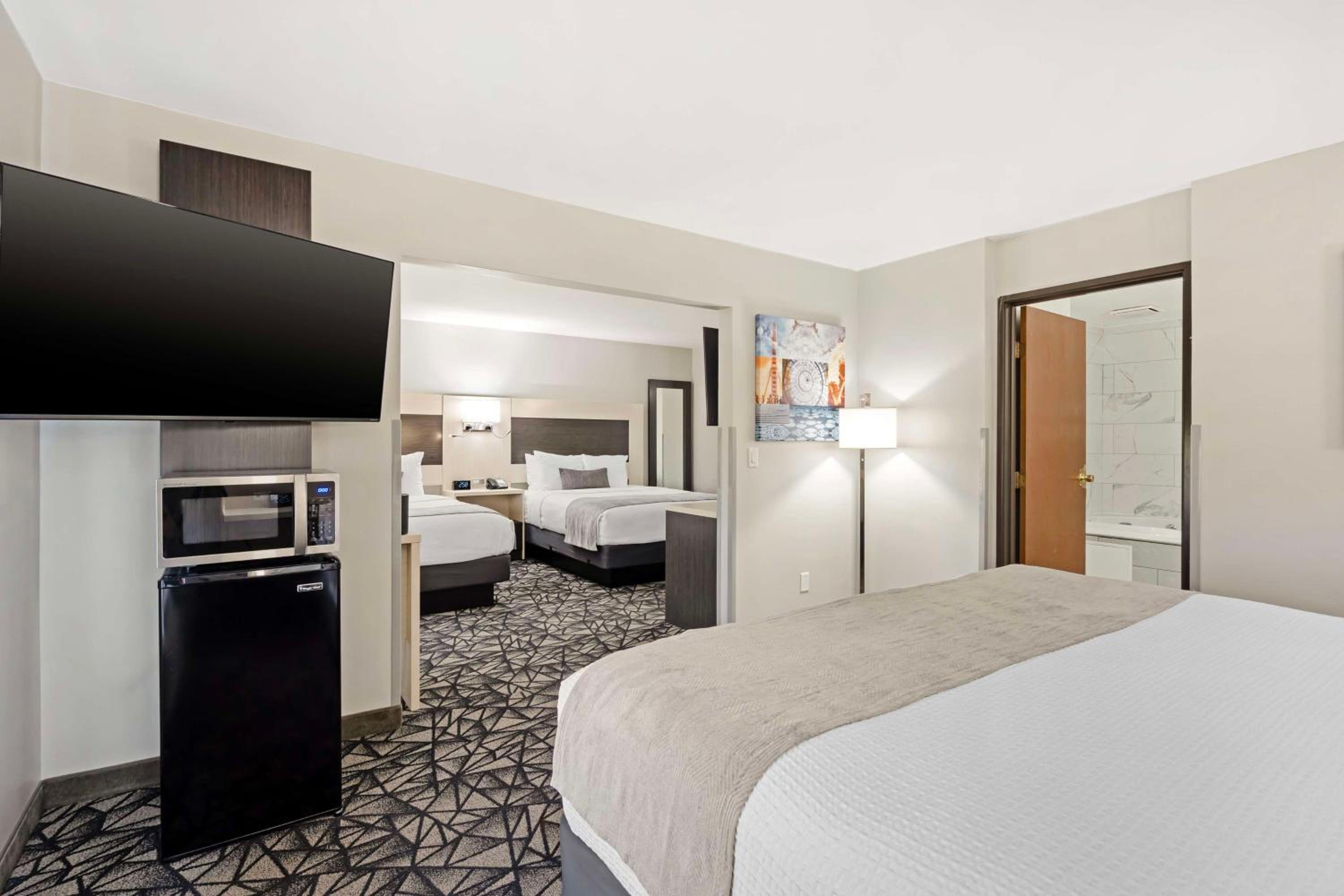 Suite with Jetted Tub - Photo 1
