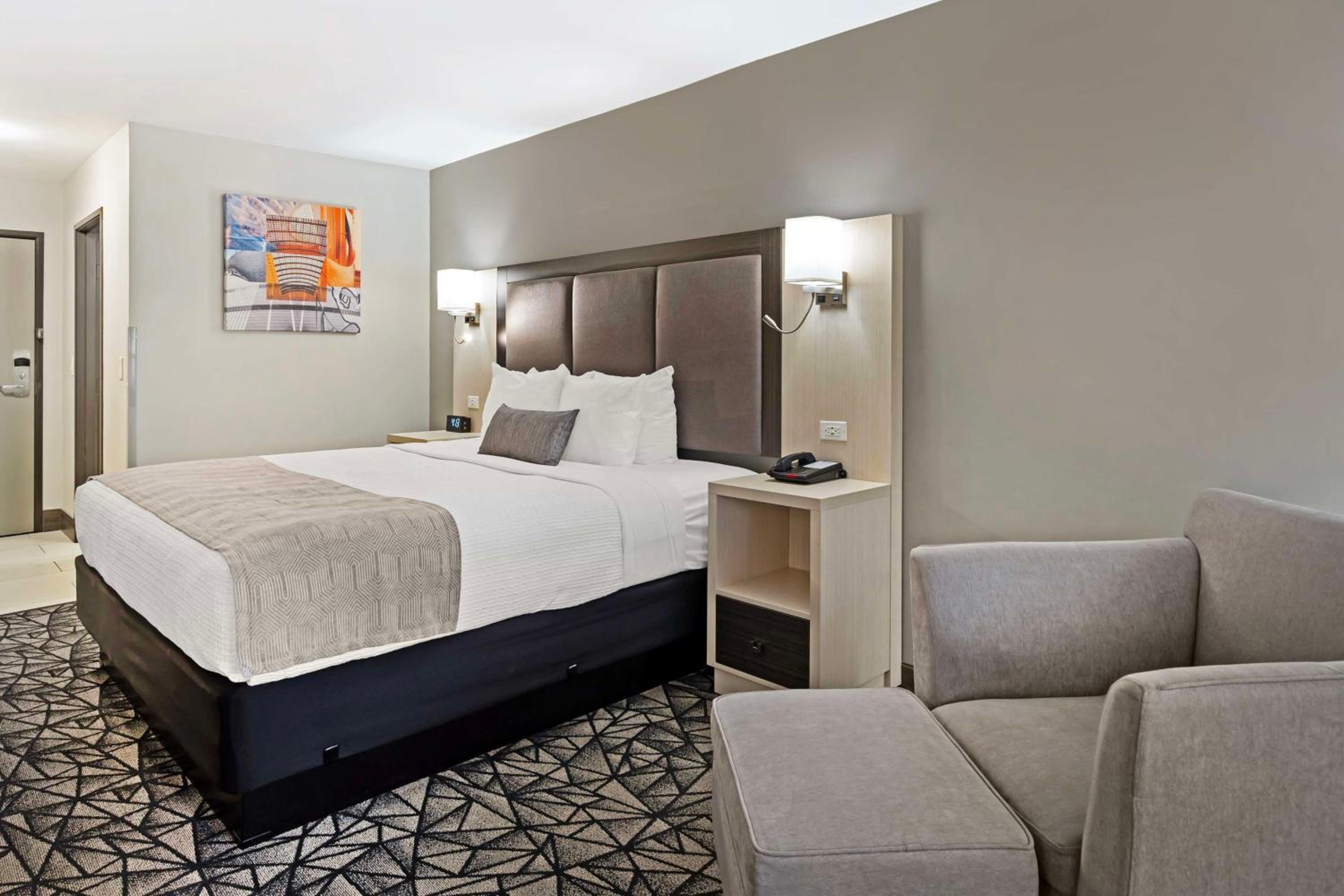 King Room - Non-Smoking - Photo 3