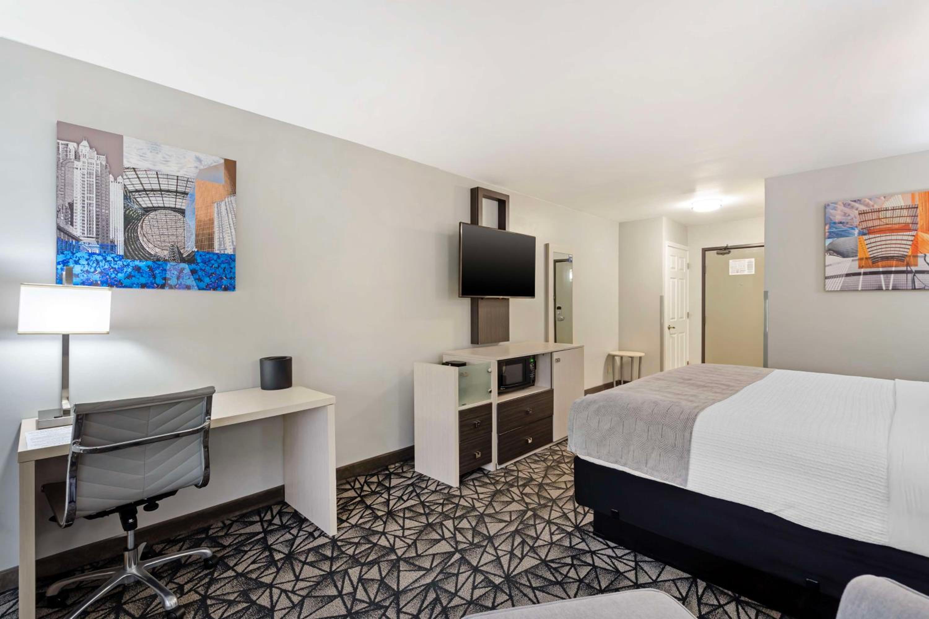 King Room - Non-Smoking - Photo 4