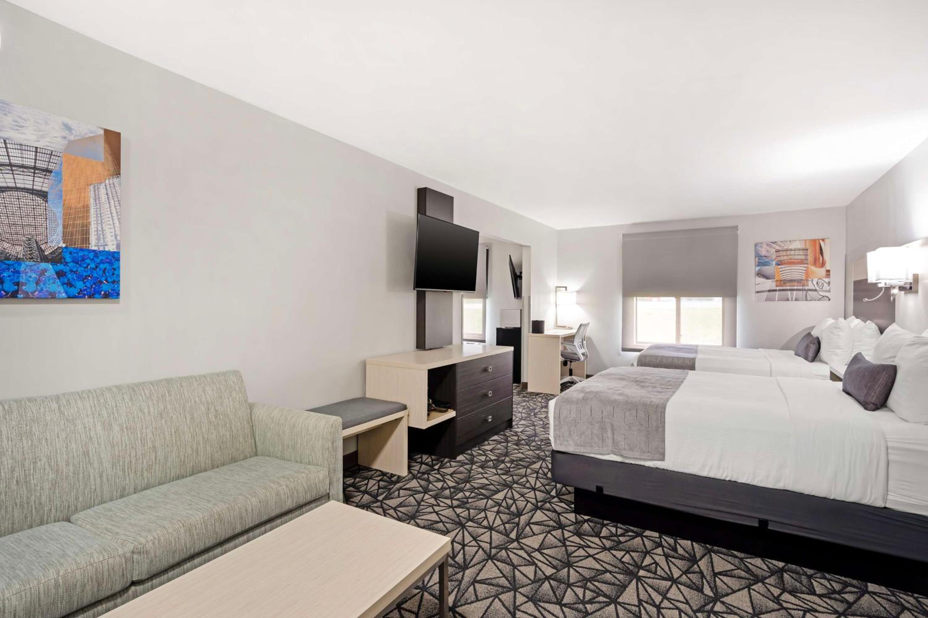 Suite with Jetted Tub - Photo 3