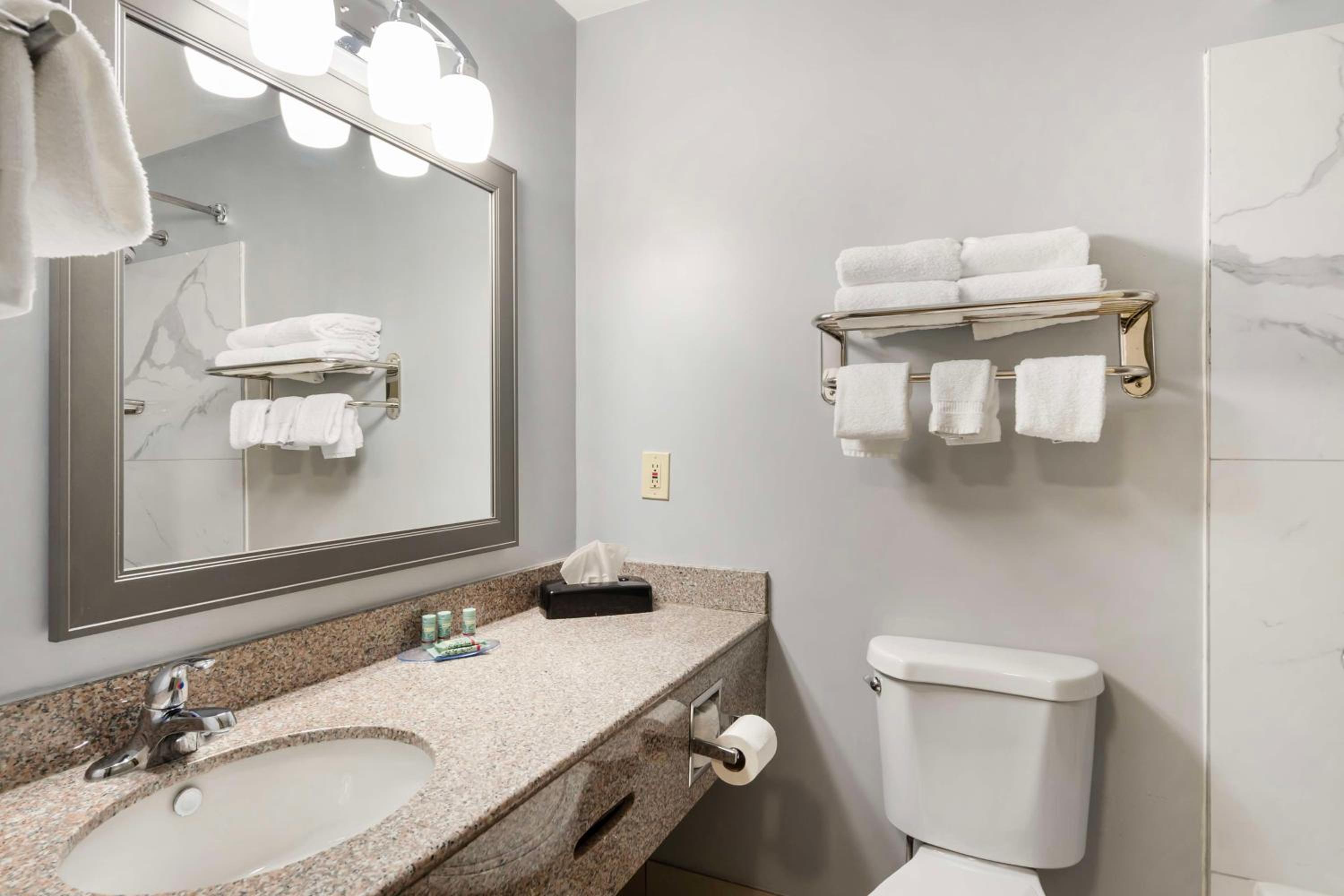 King Room - Non-Smoking - Photo 2