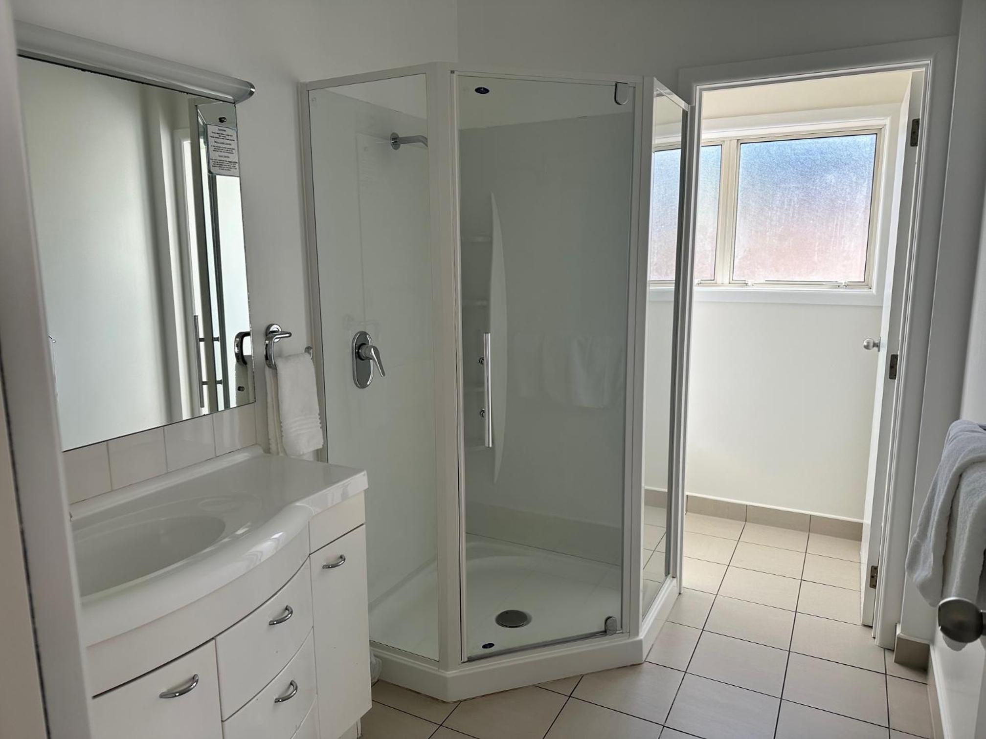 Two-Bedroom Suite - Photo 2