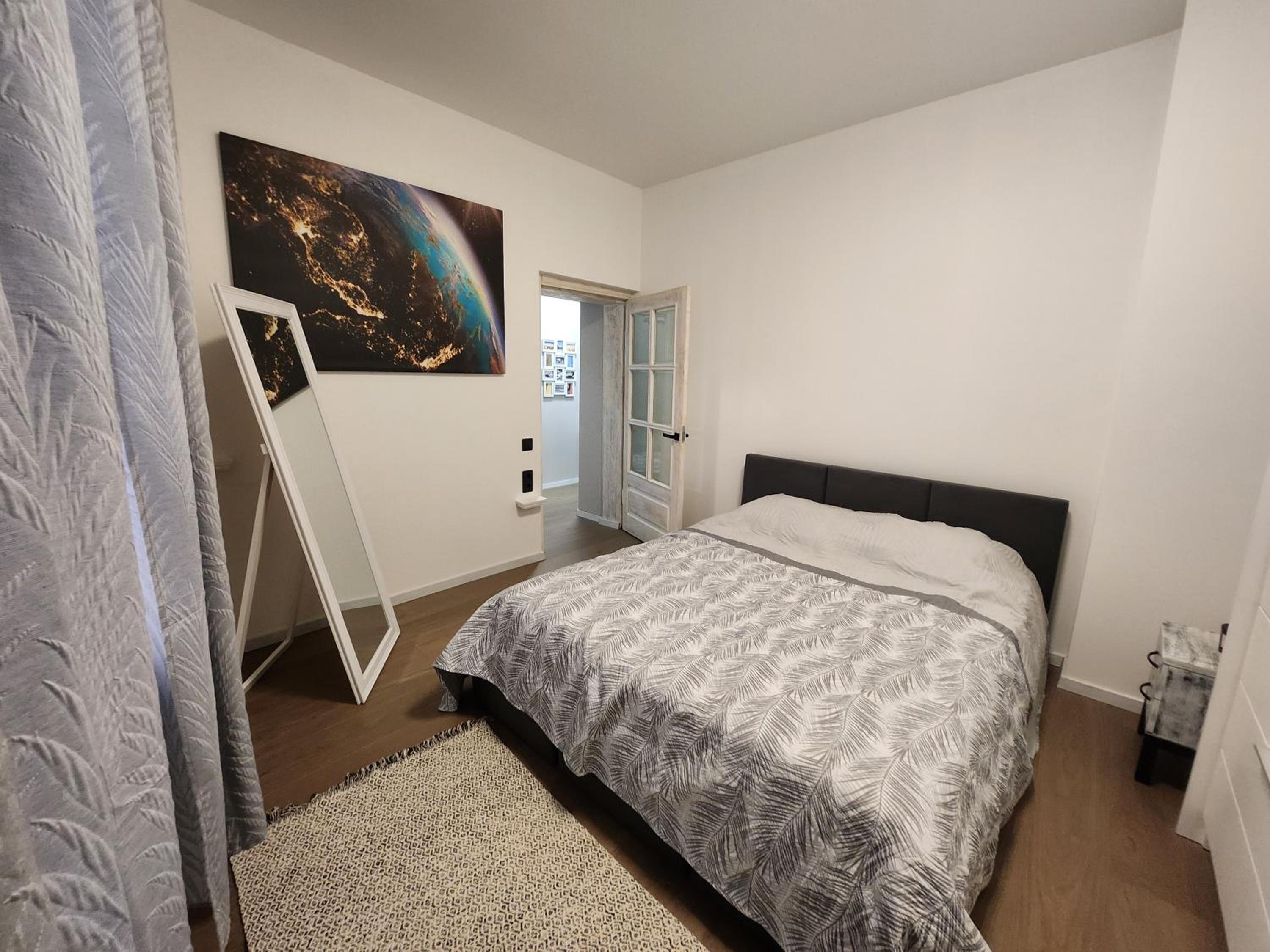 One-Bedroom Apartment photo 1