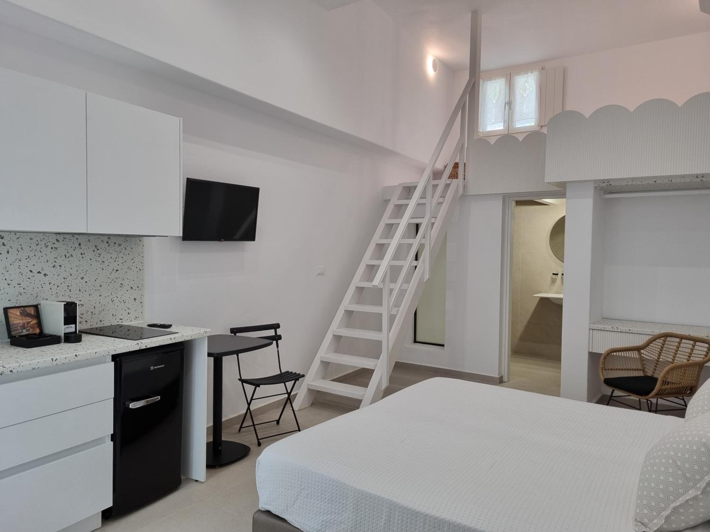 Patio Studio Loft - Lower Level