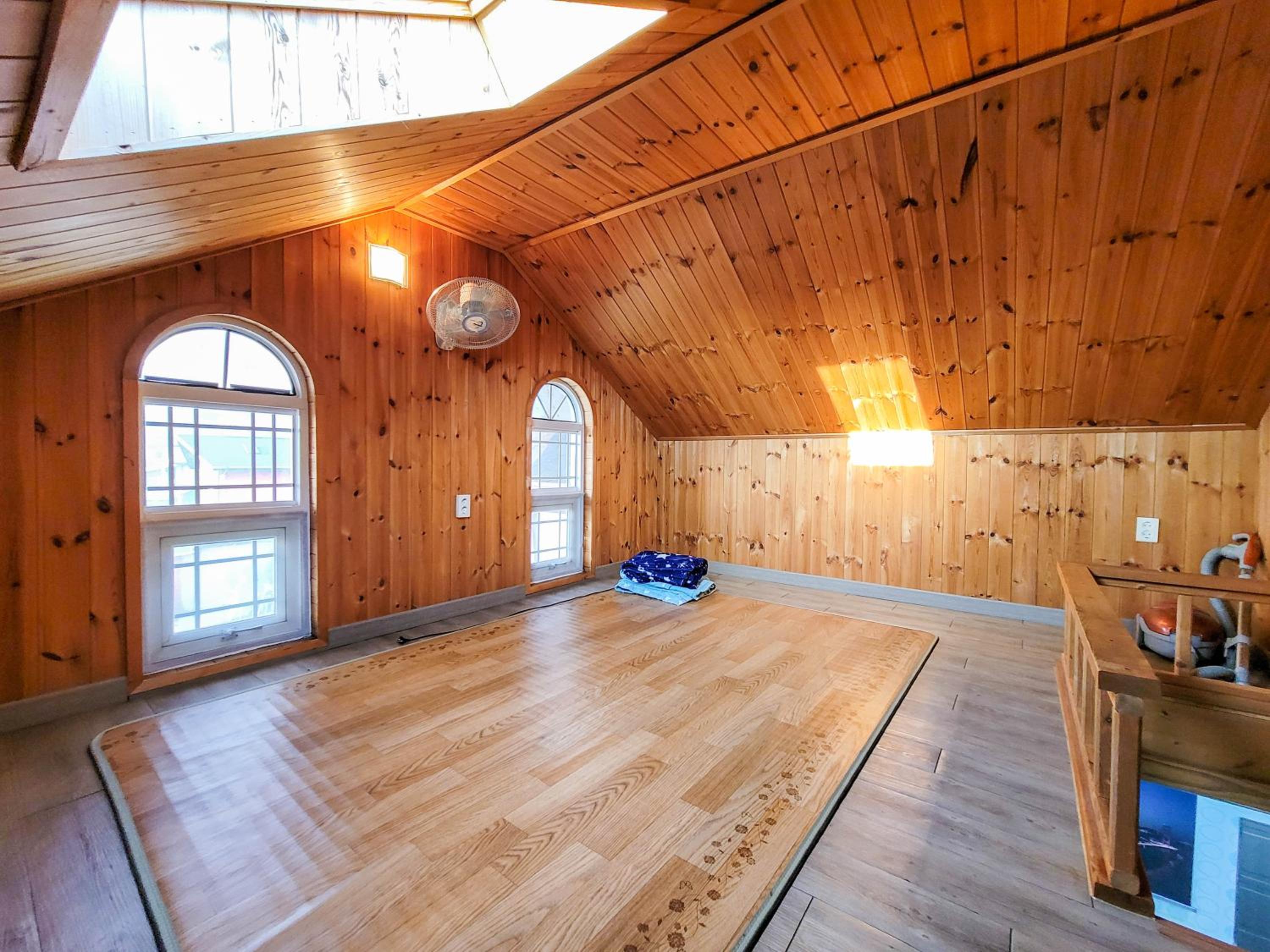 King Room with Balcony - Photo 3