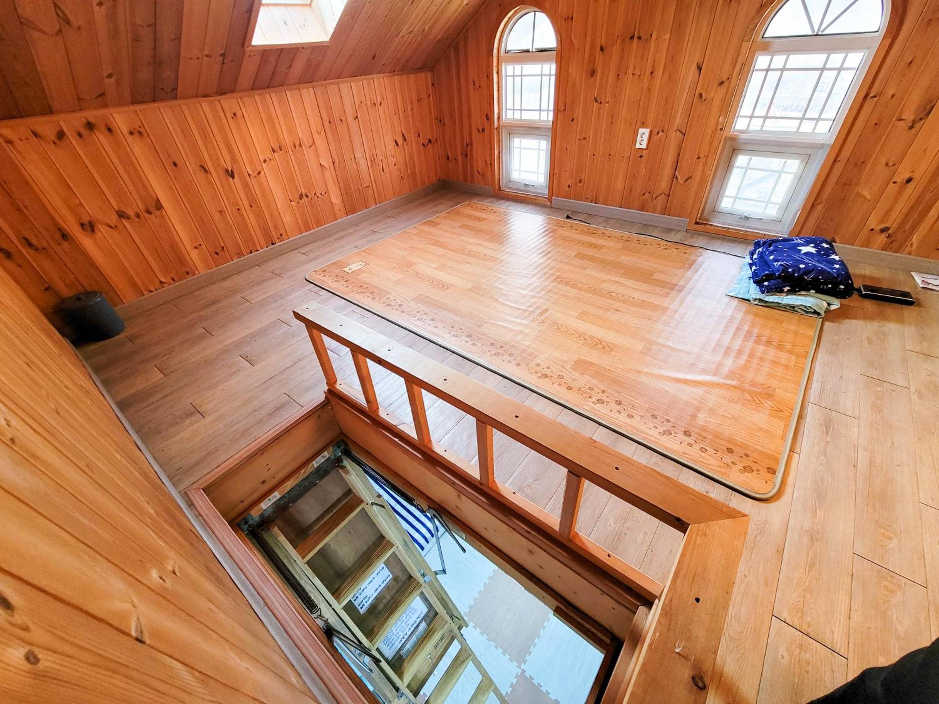 King Room with Balcony - Photo 10