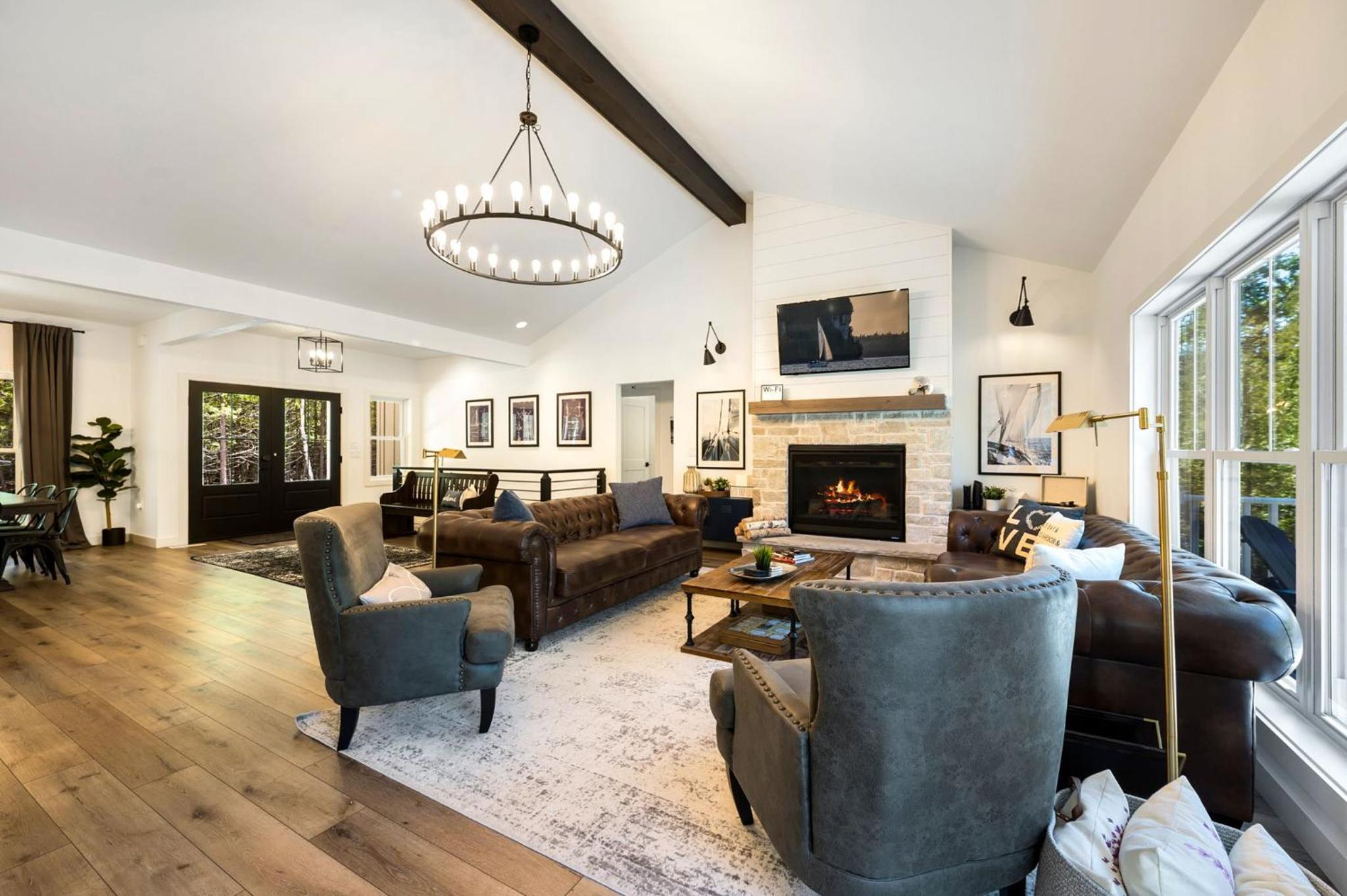 Five-Bedroom House photo 1