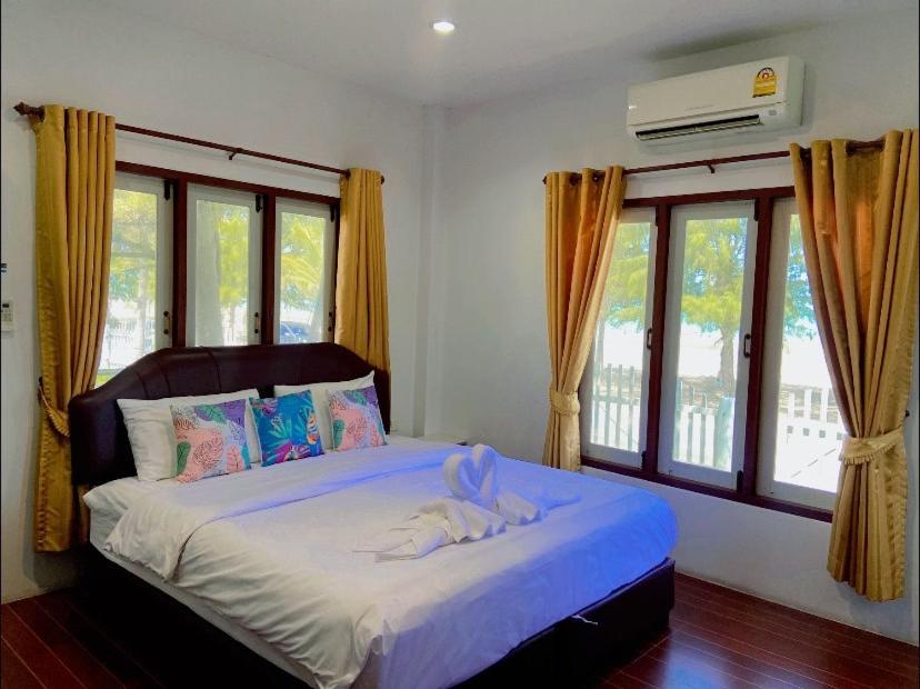 Bungalow with Sea View photo 3
