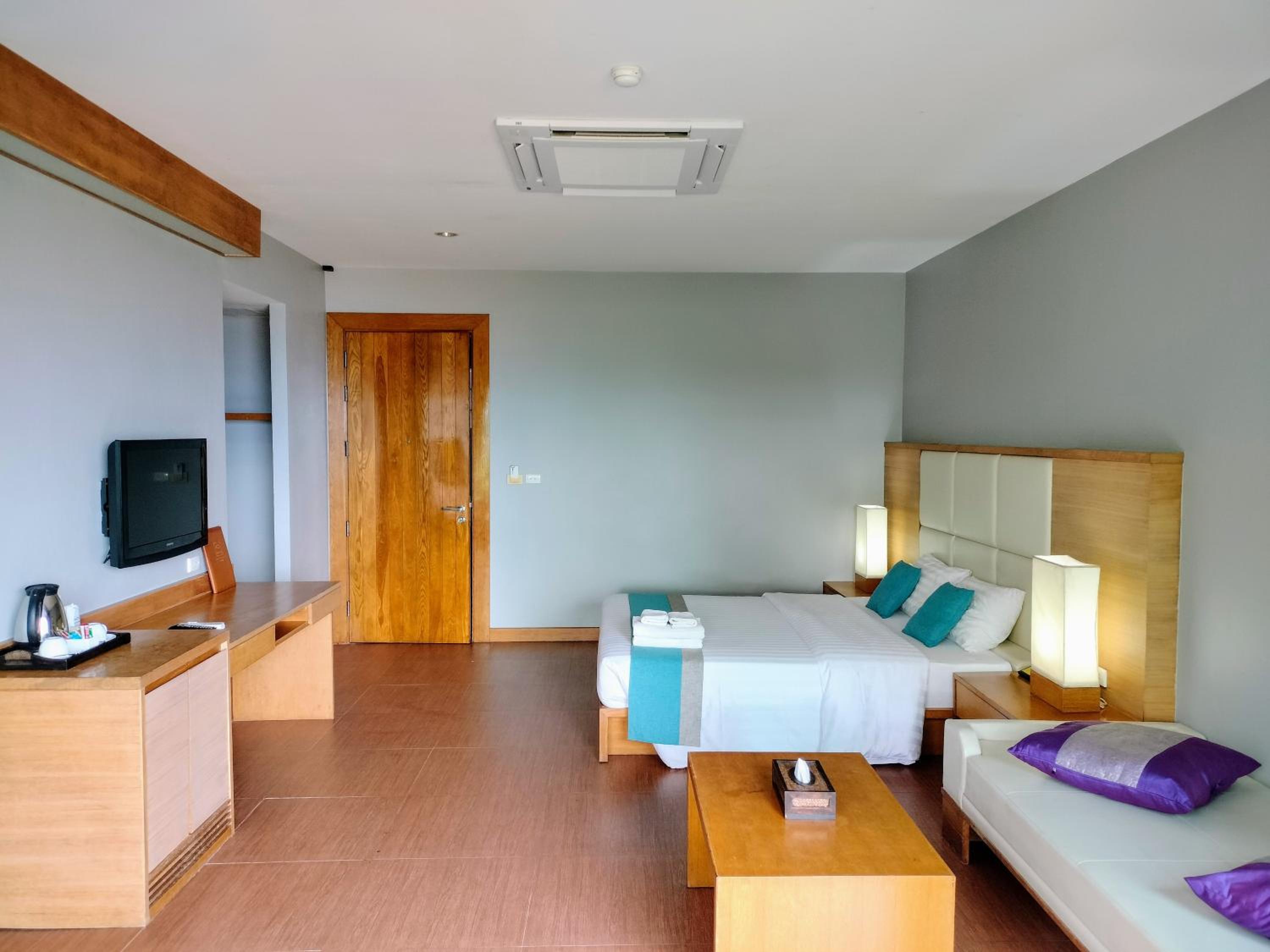 Seaside Deluxe Suite with Jacuzzi  photo 2