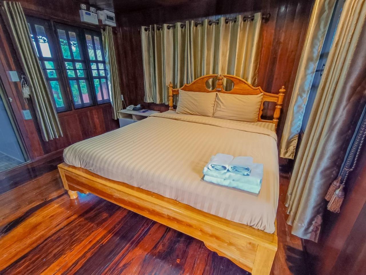 Queen Room with Garden View