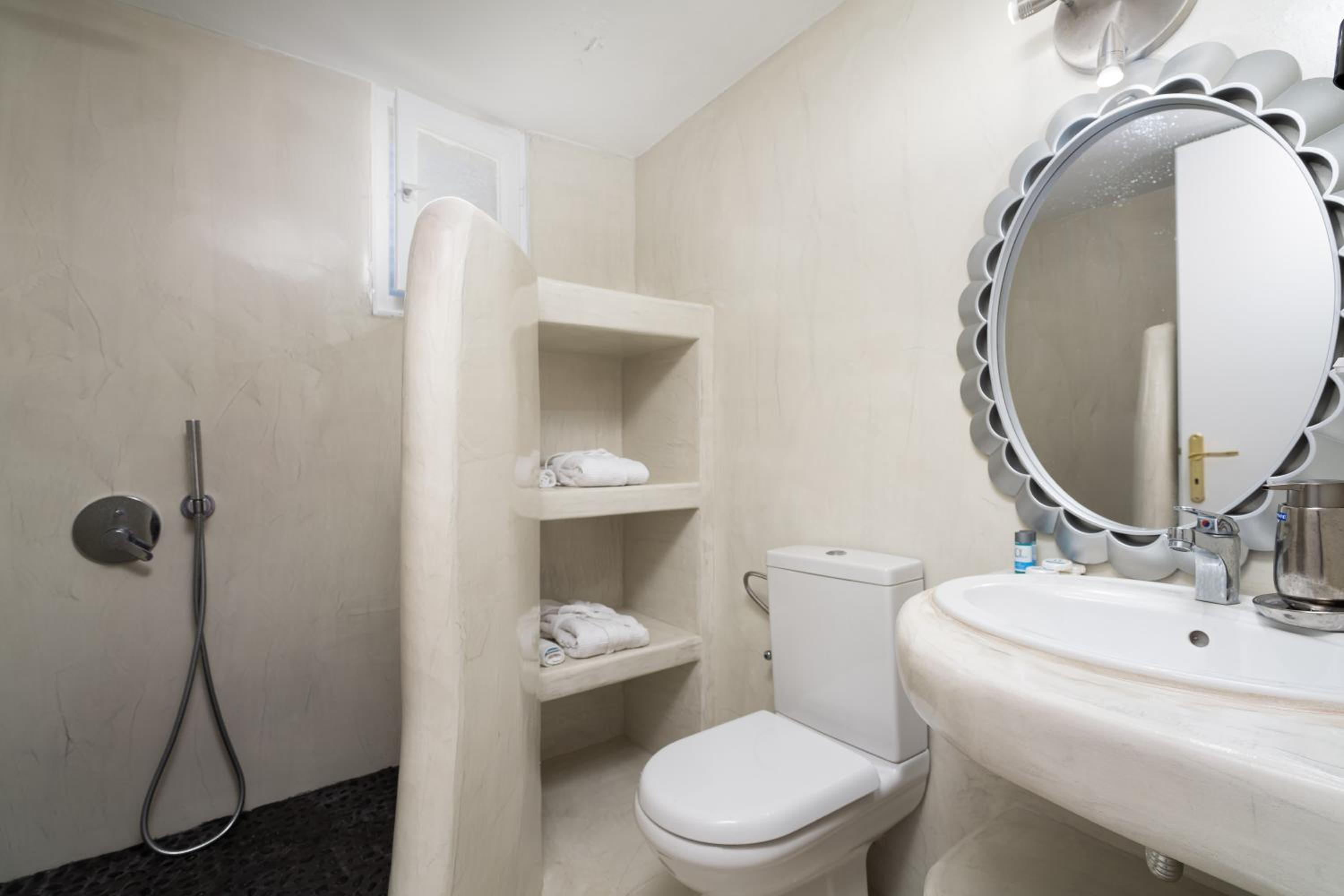 One-Bedroom Apartment - Photo 4