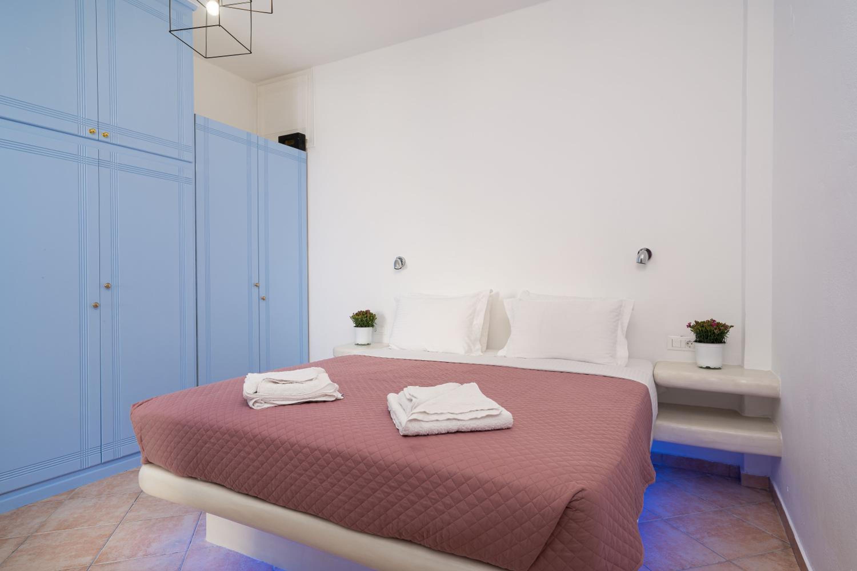 One-Bedroom Apartment - Photo 3
