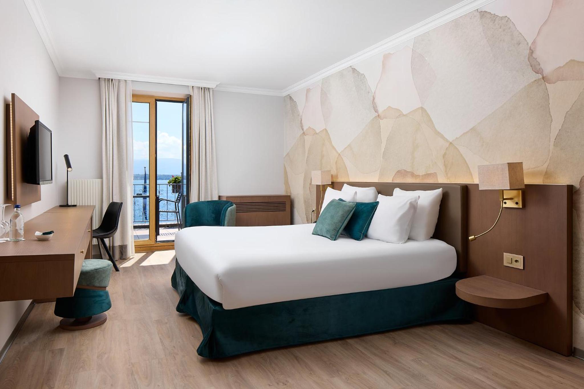 Deluxe Double Room with Balcony photo 3