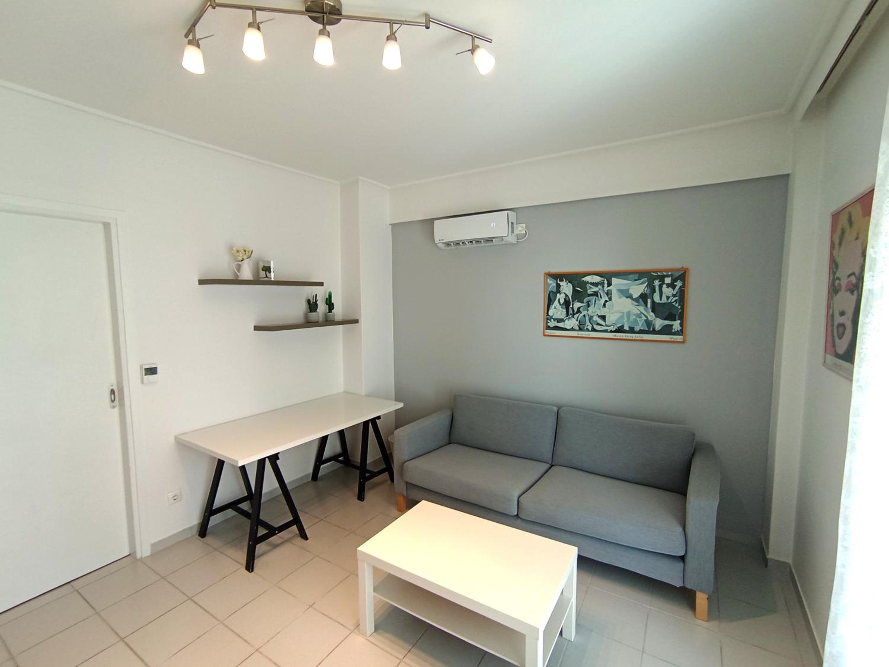 One-Bedroom Apartment photo 1