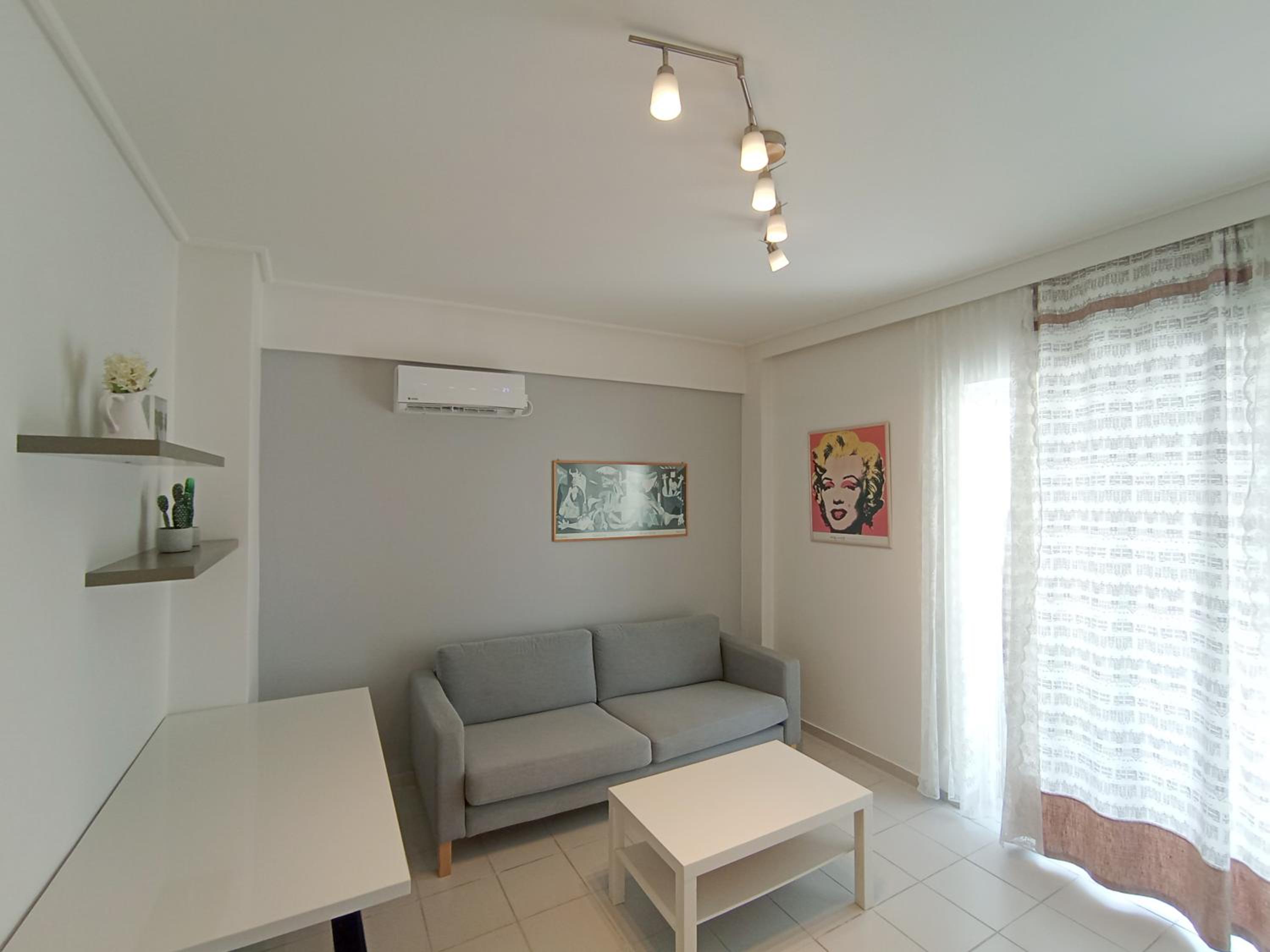 One-Bedroom Apartment photo 2