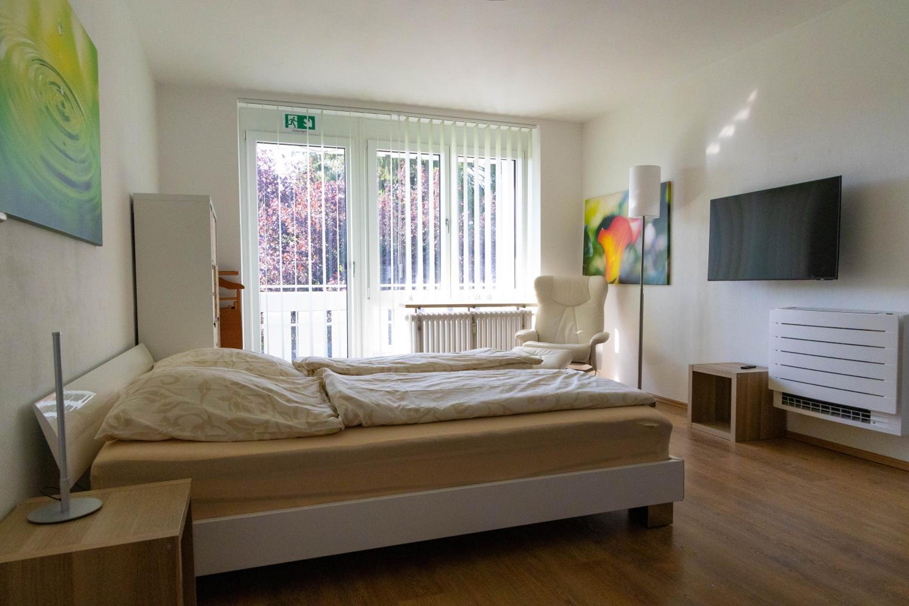 One-Bedroom Apartment photo 1
