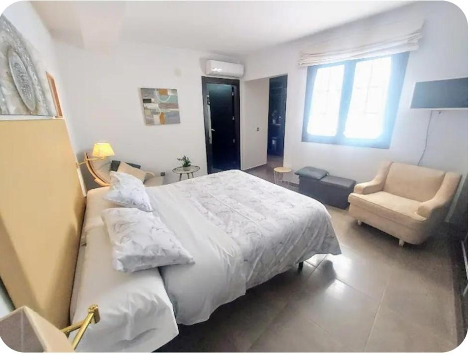 Apartamento de una habitación con bañera de hidromasaje en la azotea.