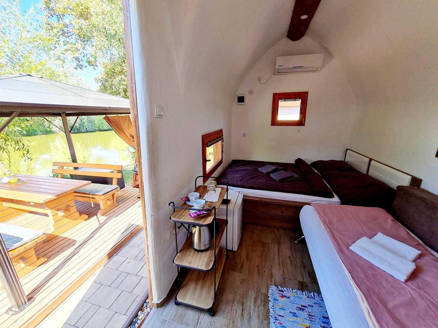 Mobile Home photo 1