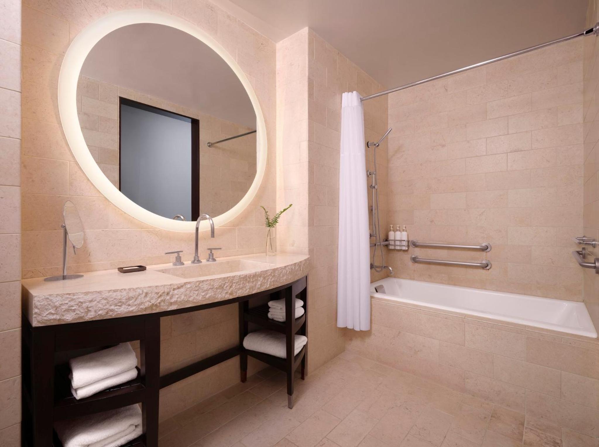 Premium Room with Two Double Beds - Photo 5
