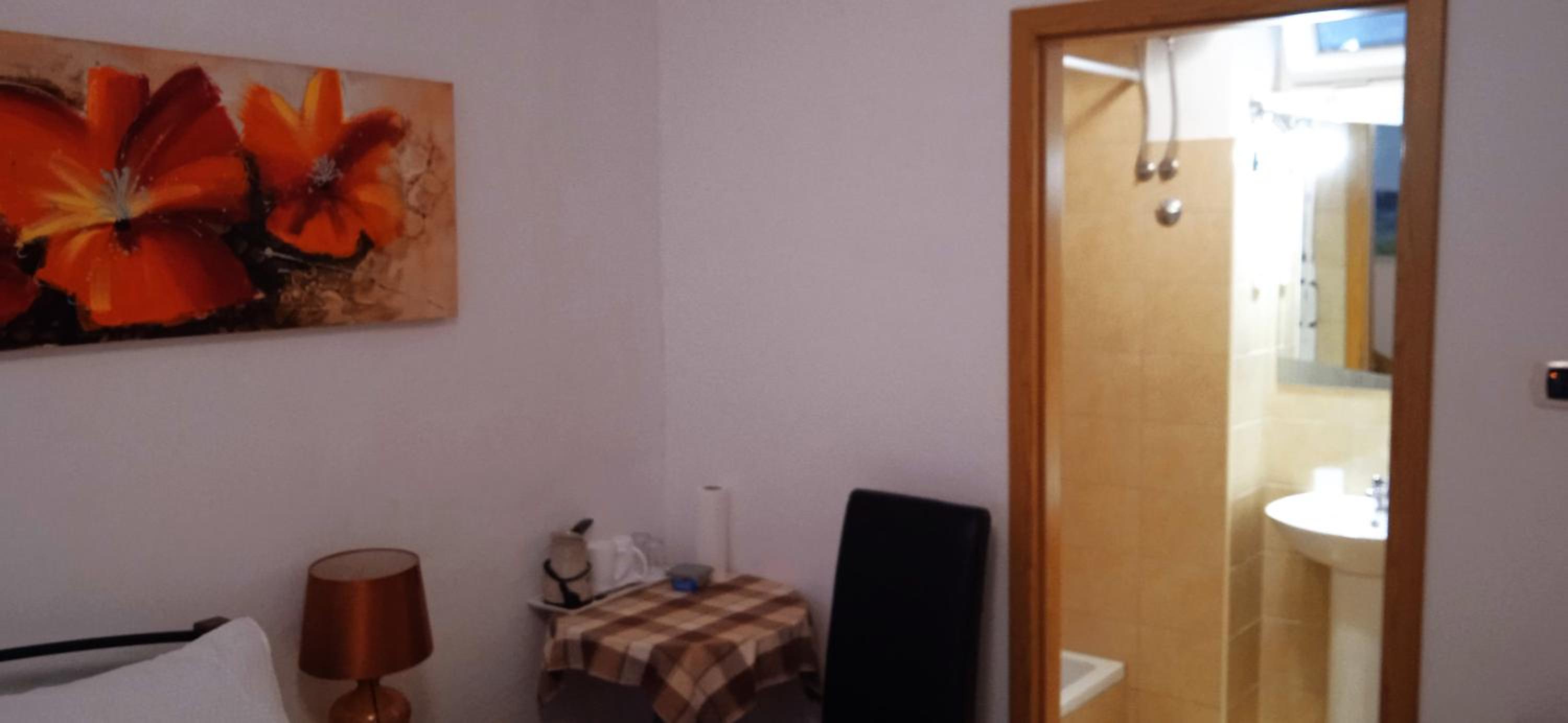 Double Room - Photo 6