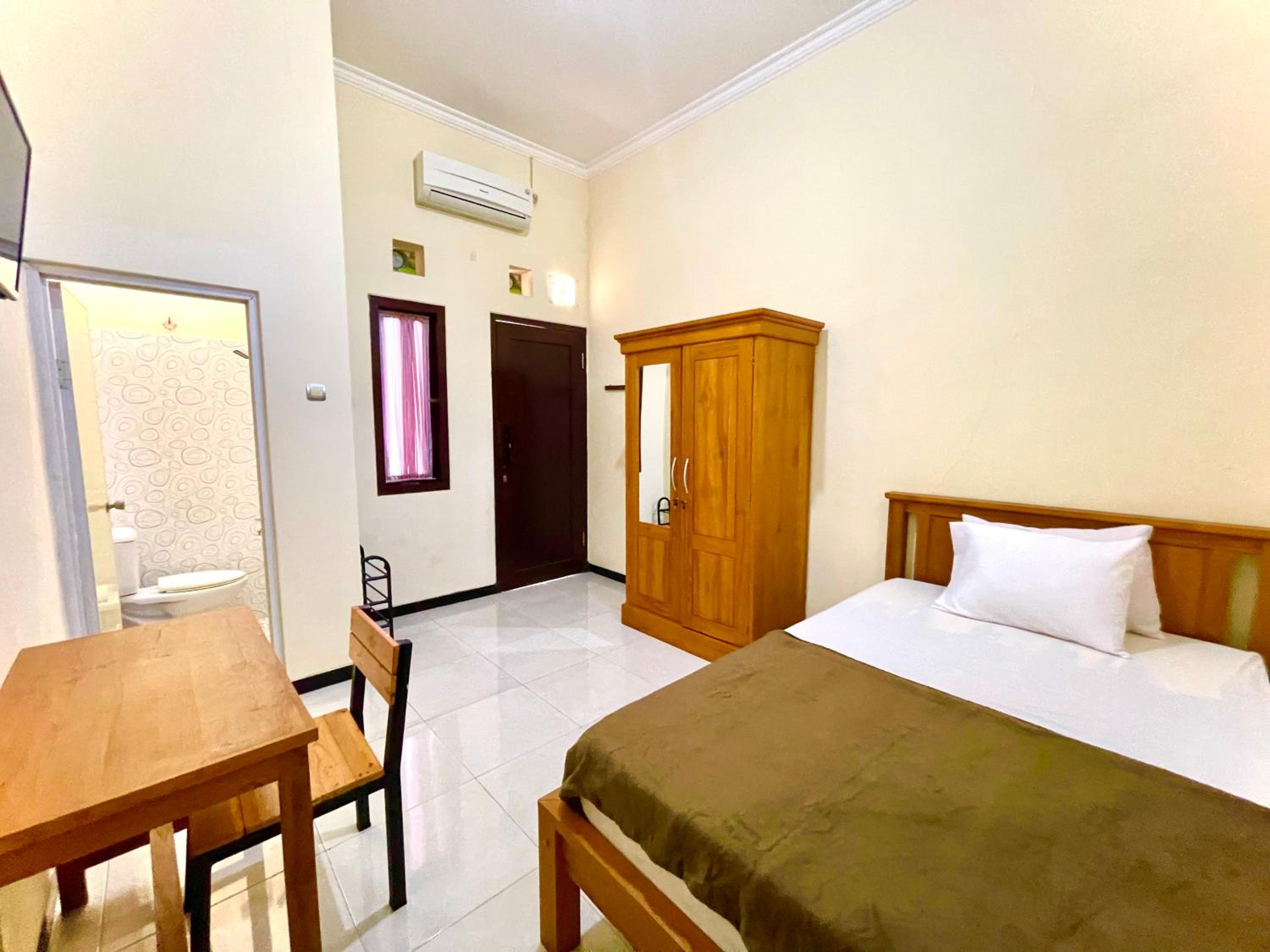 Double Room With Private Bathroom photo 1