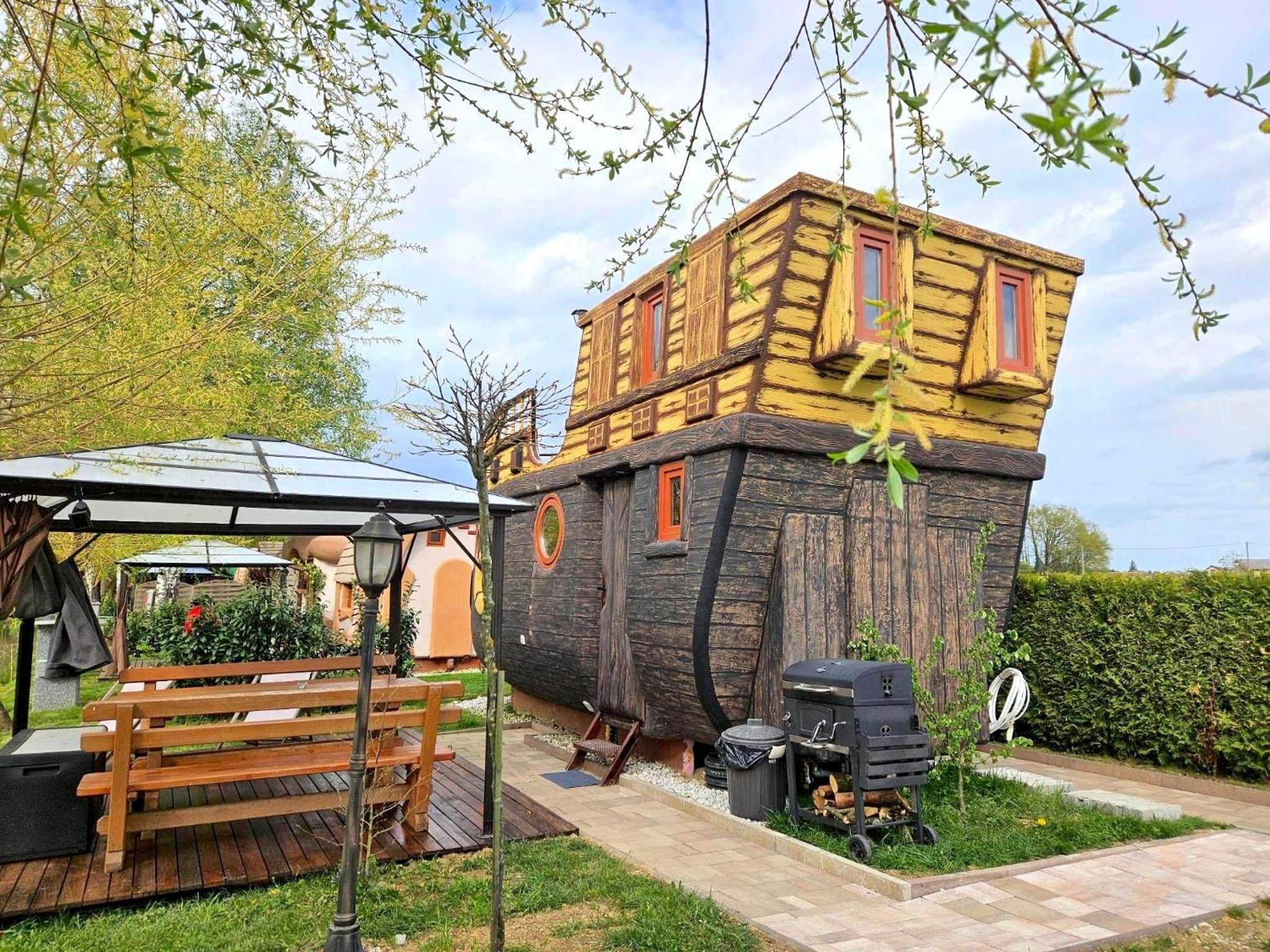 Mobile Home - Photo 15