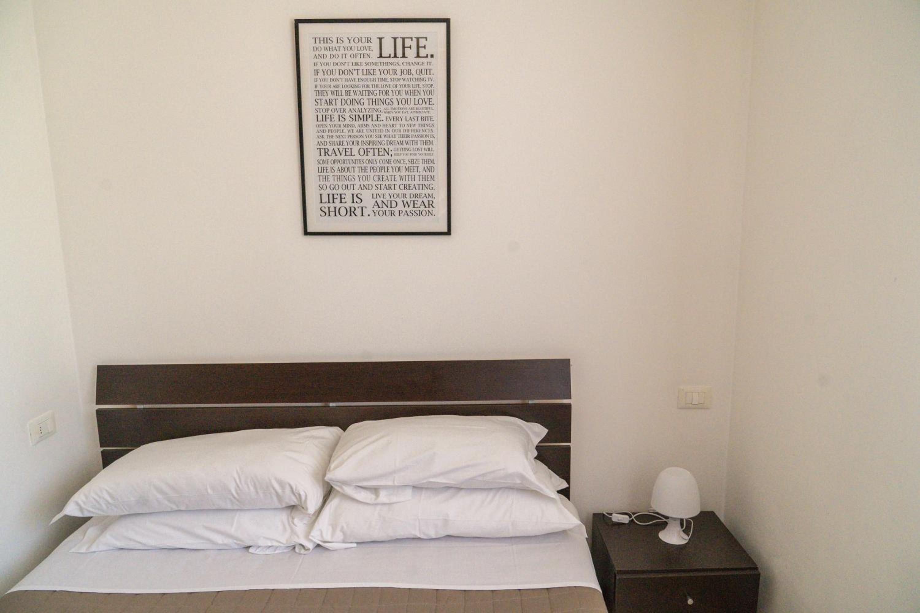 One-Bedroom Apartment photo 1