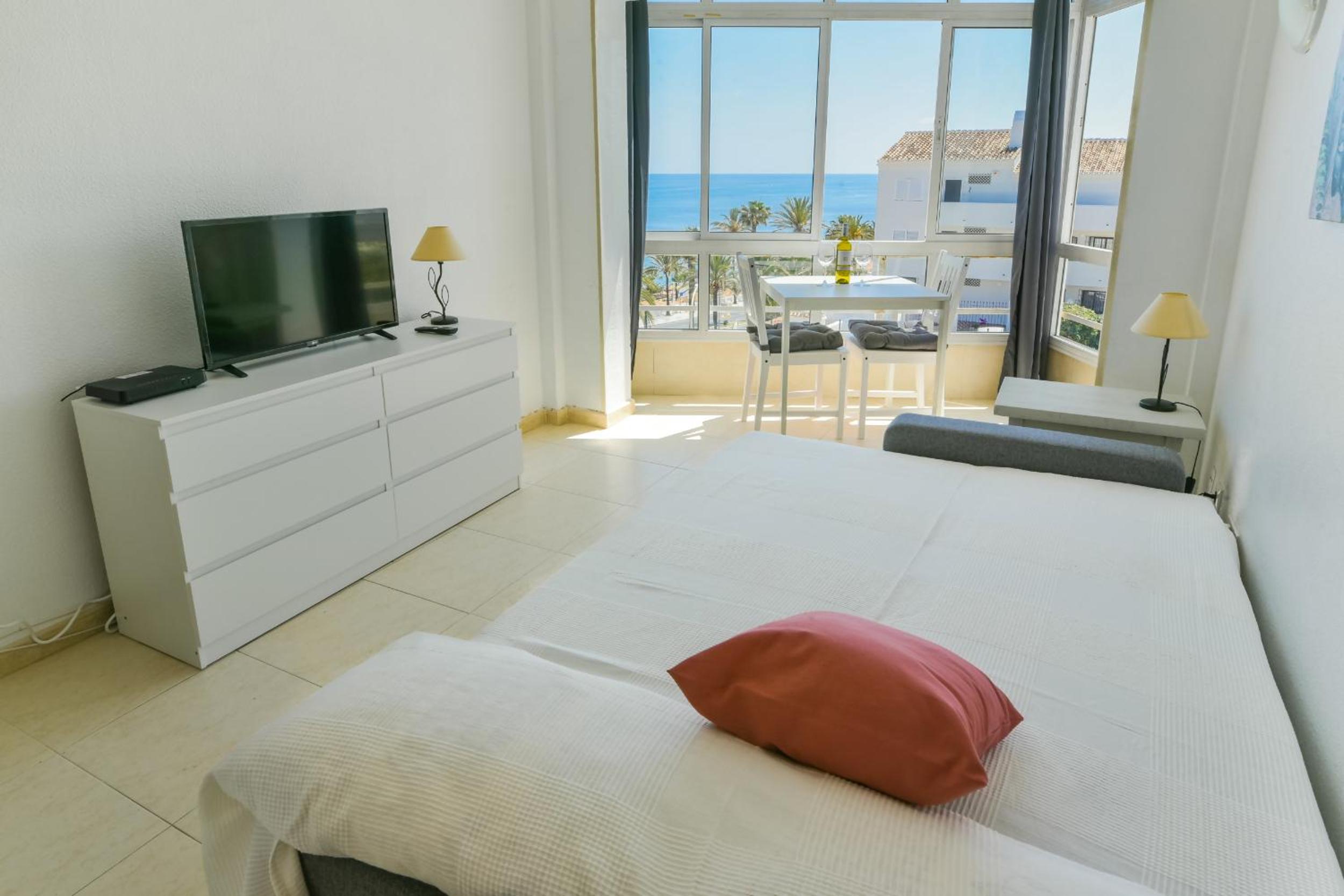 Estudio con vista al mar