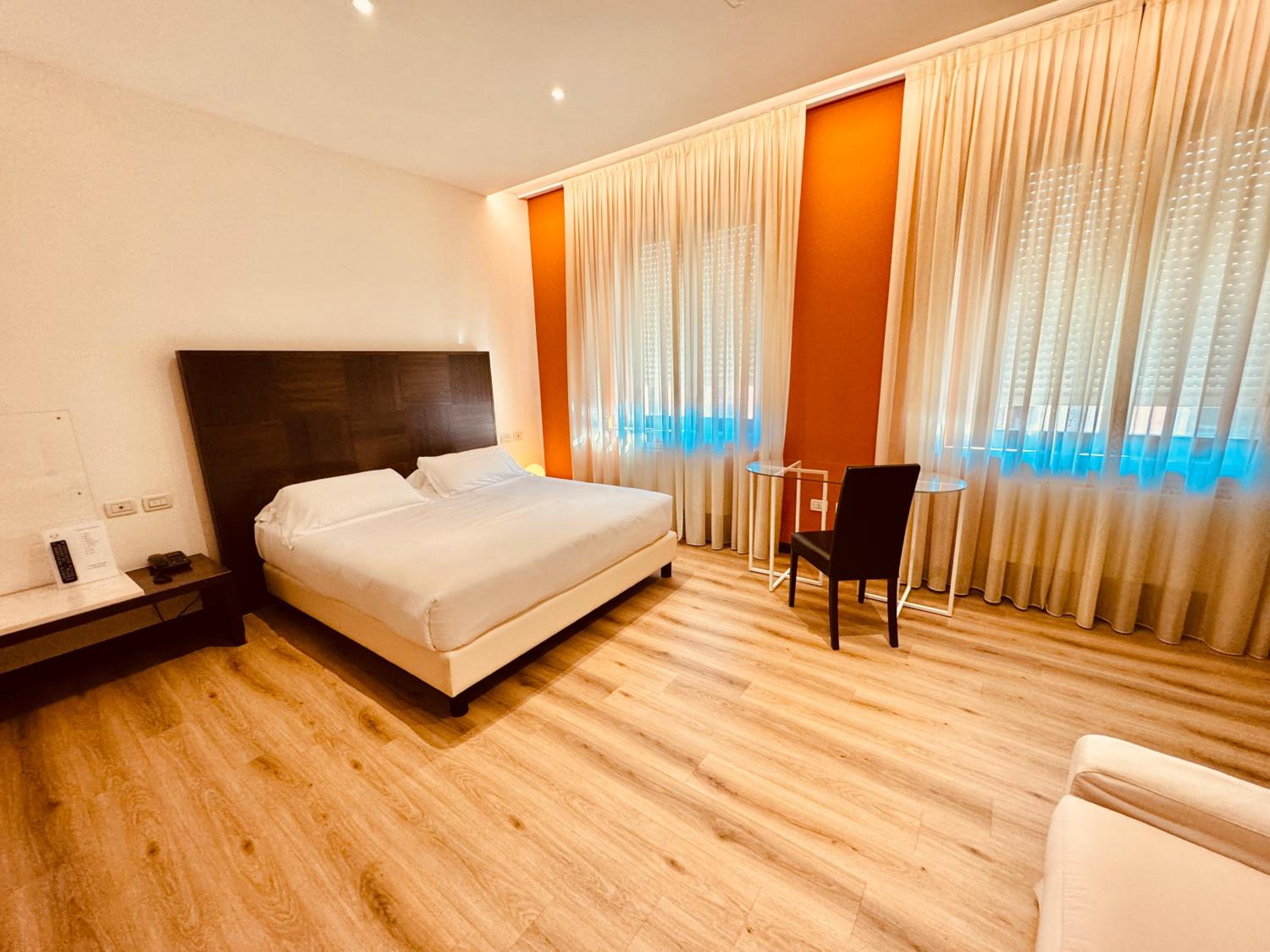 Deluxe King Room photo 1