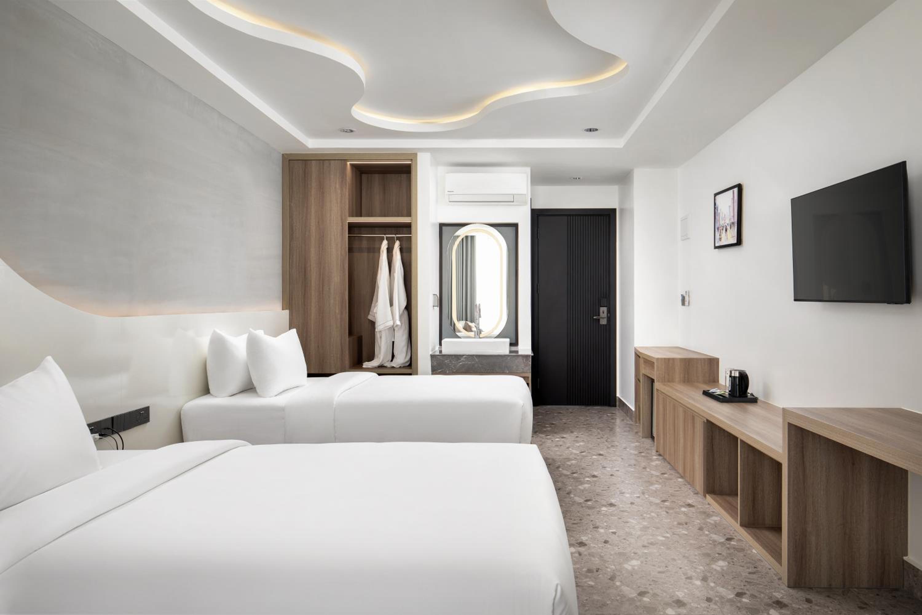 Premier Deluxe Twin Room - Photo 4