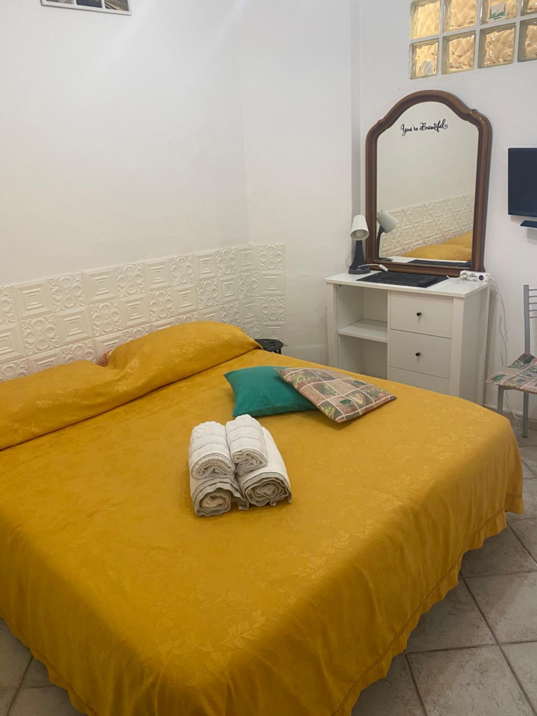 One-Bedroom House - Photo 12