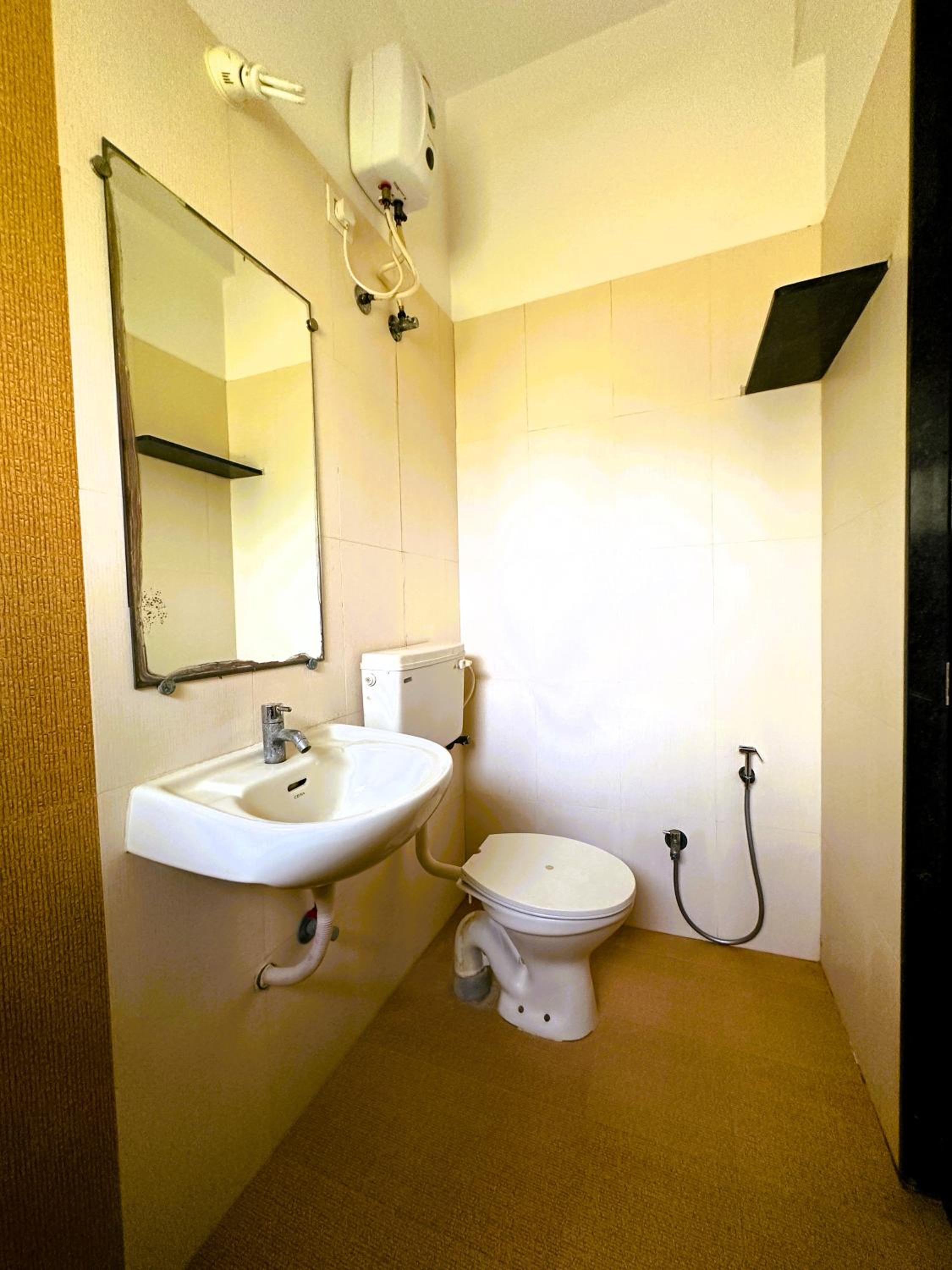 Deluxe Room - Photo 5
