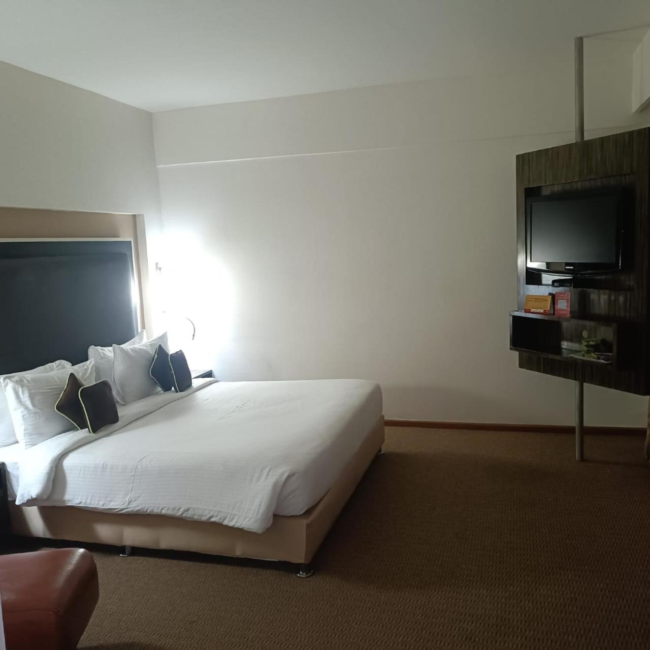 Queen Suite - Photo 4