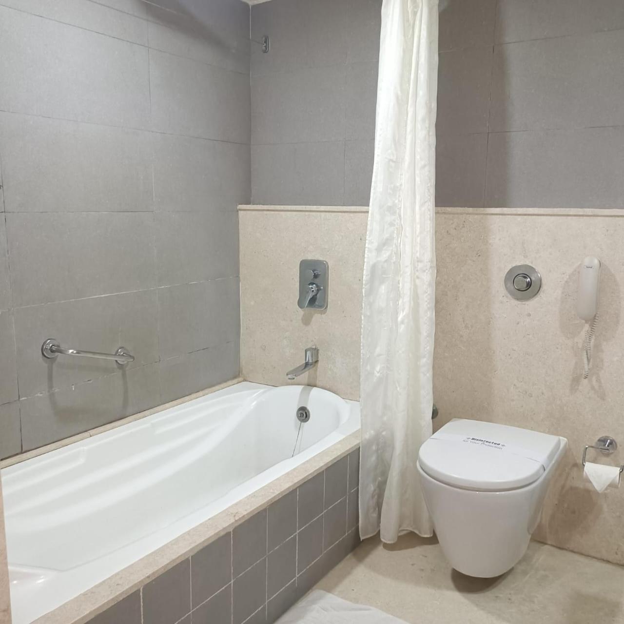 Queen Suite - Photo 5