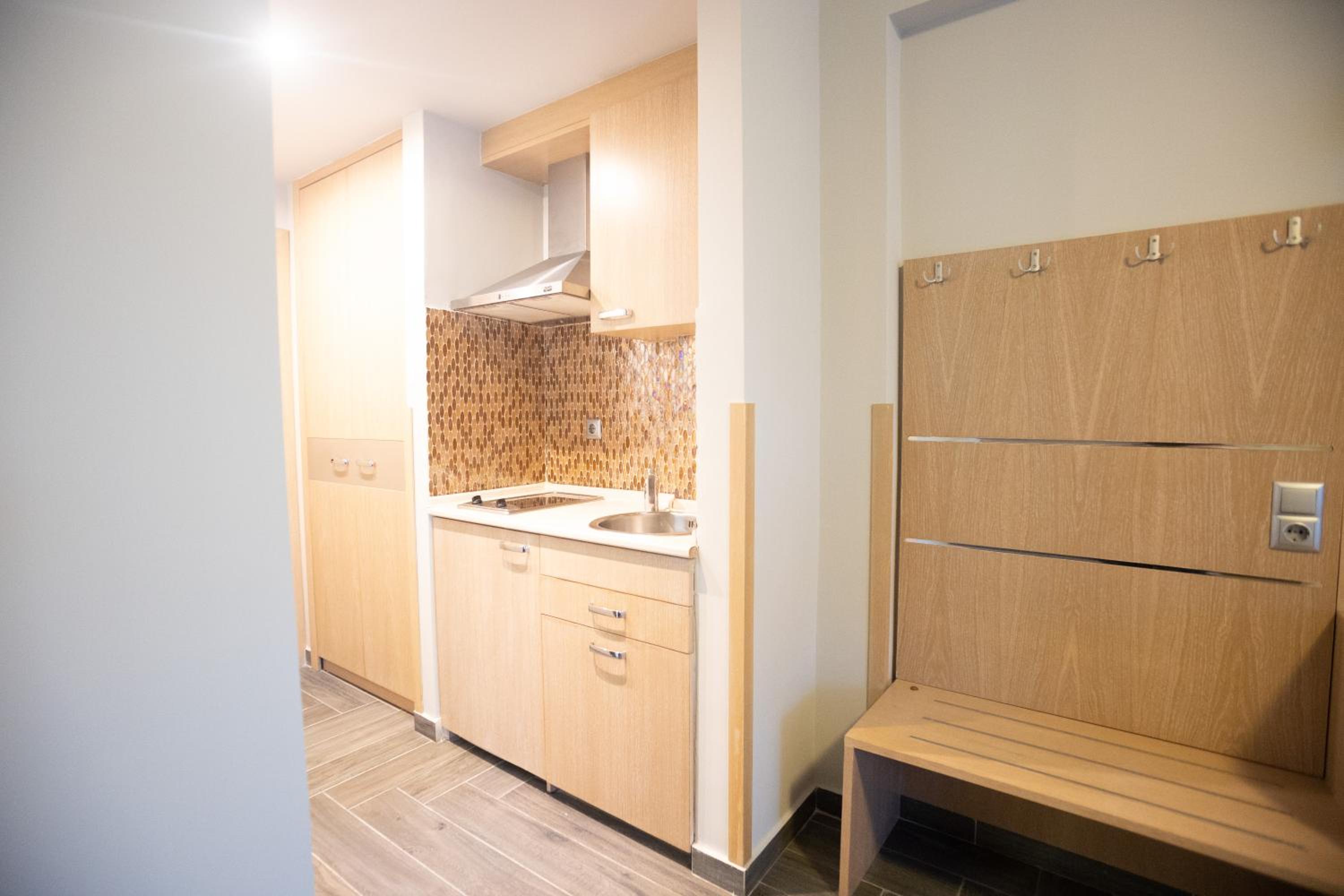 Deluxe Studio with Garden View - Free Car Parking Spot
