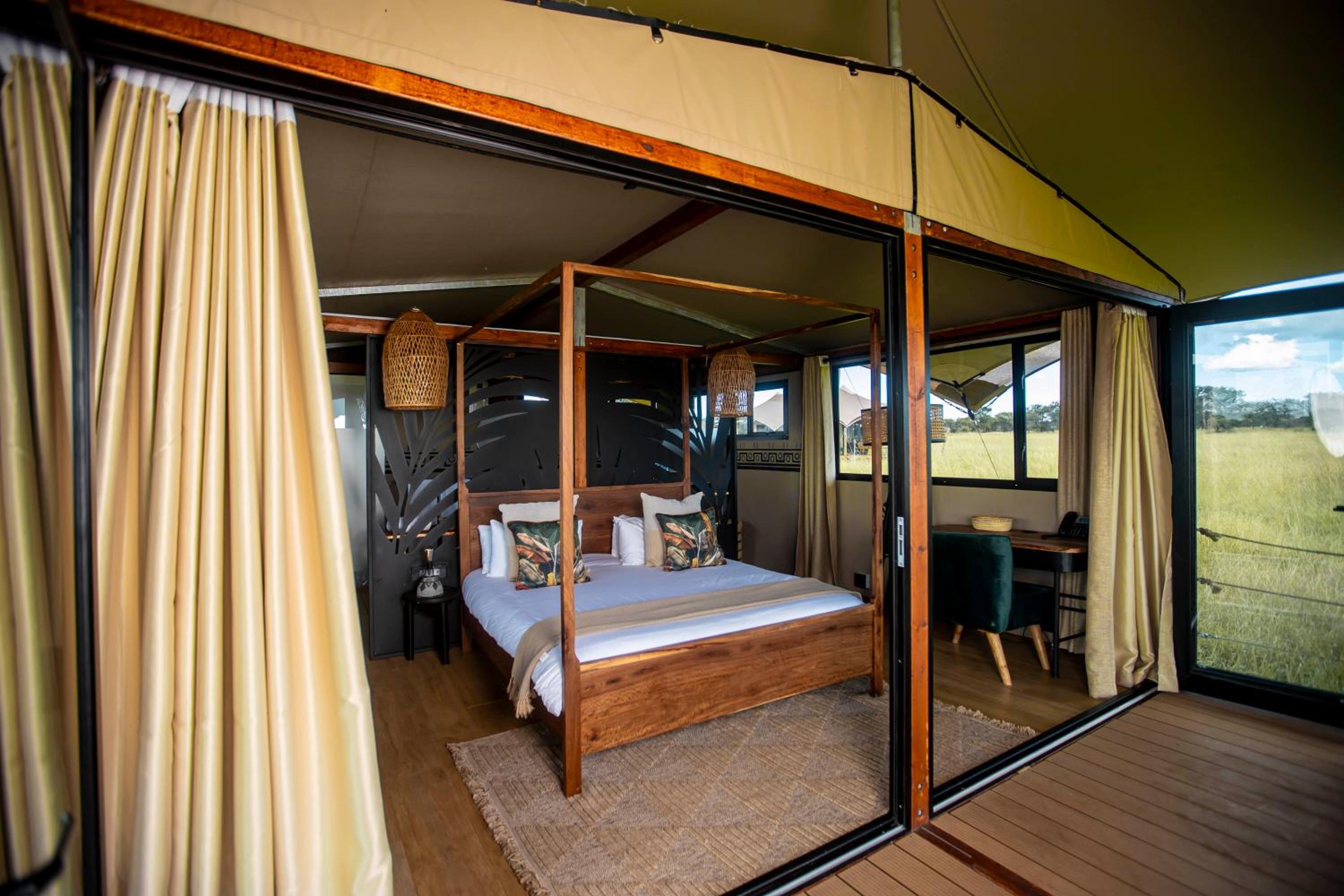 Deluxe Double Room with Balcony photo 3