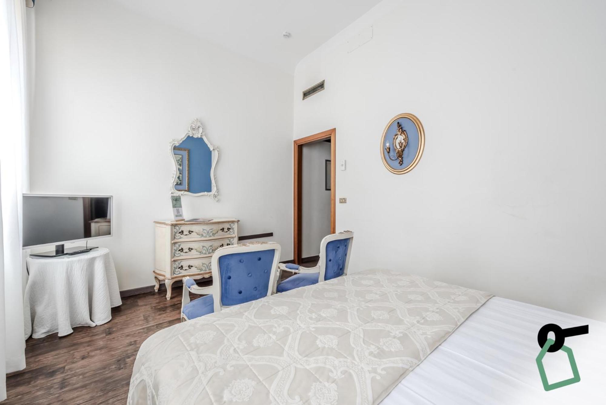 Standard Double or Twin Room photo 3